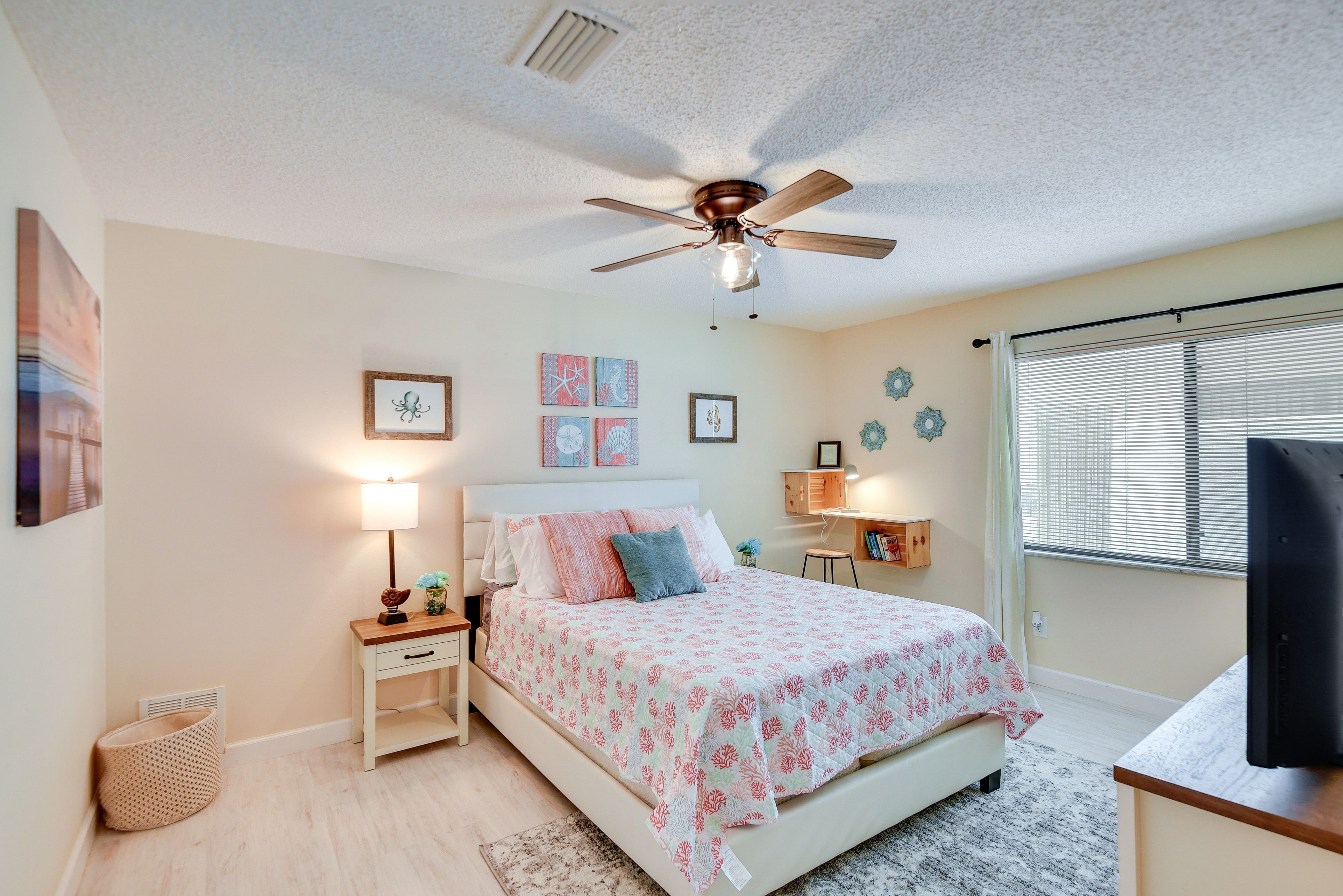 Bedroom 2 | Queen Bed