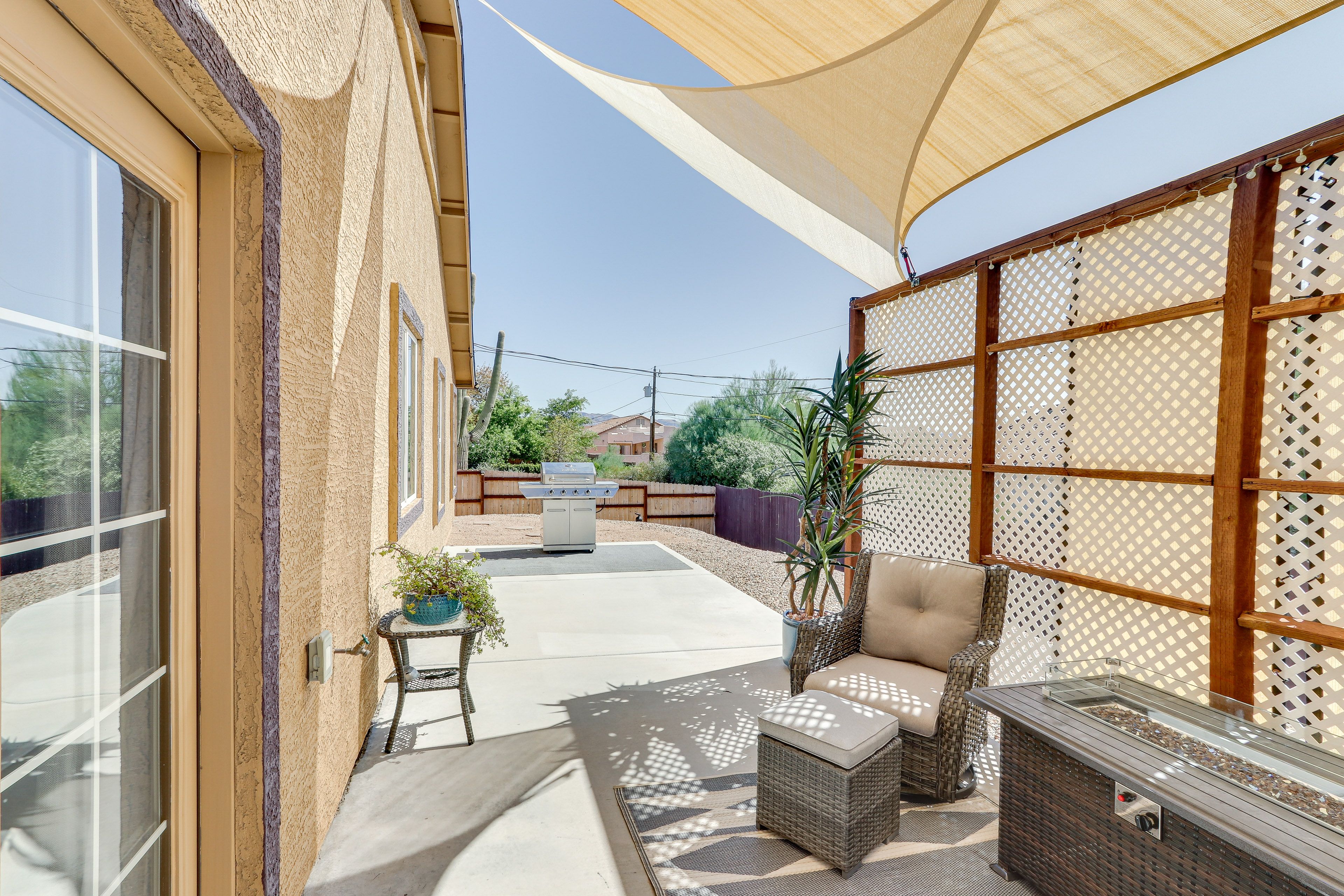 Covered Patio | Gas Fire Pit & Gas Grill (Propane Provided)