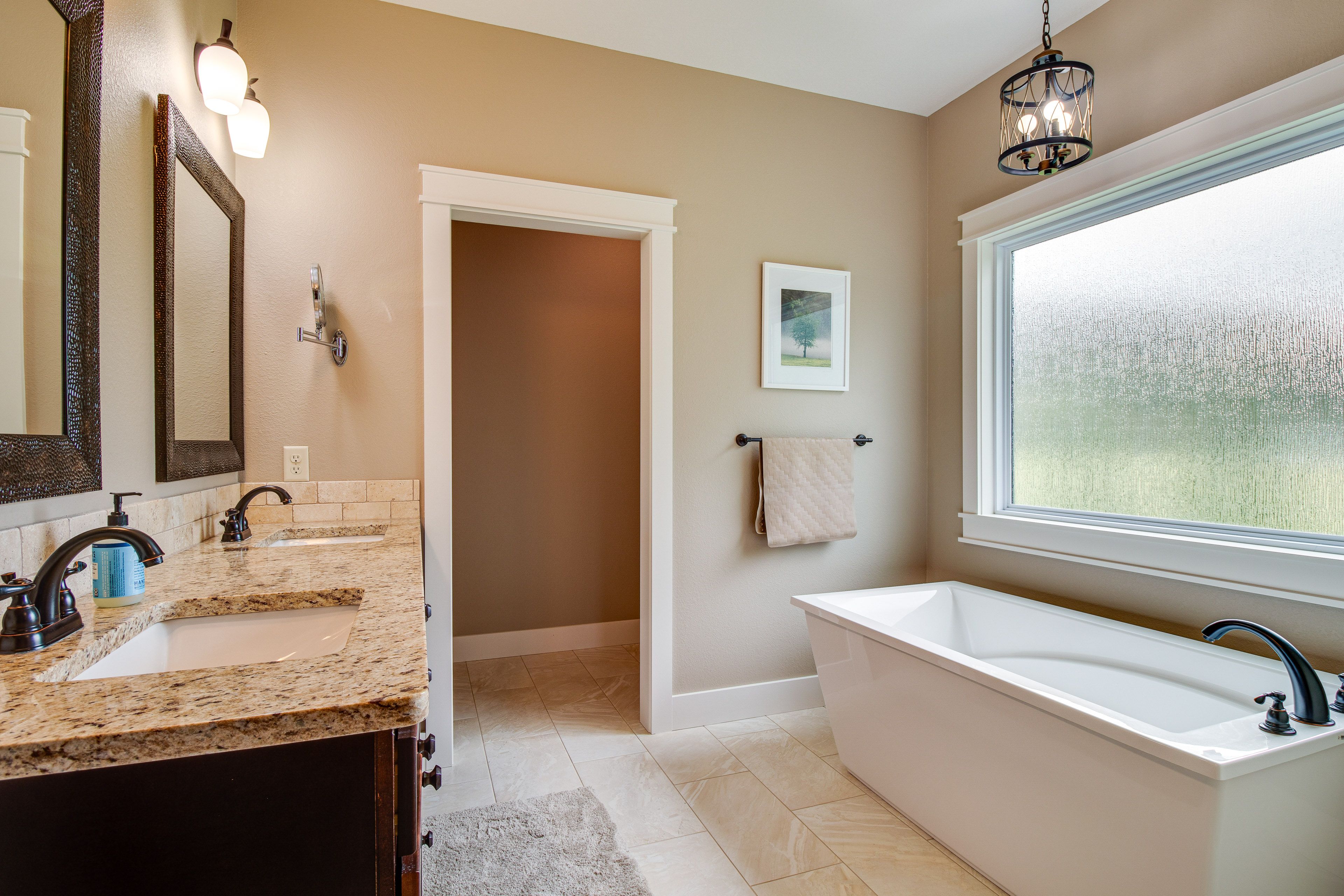 En-Suite Bathroom | Towels Provided | Complimentary Toiletries