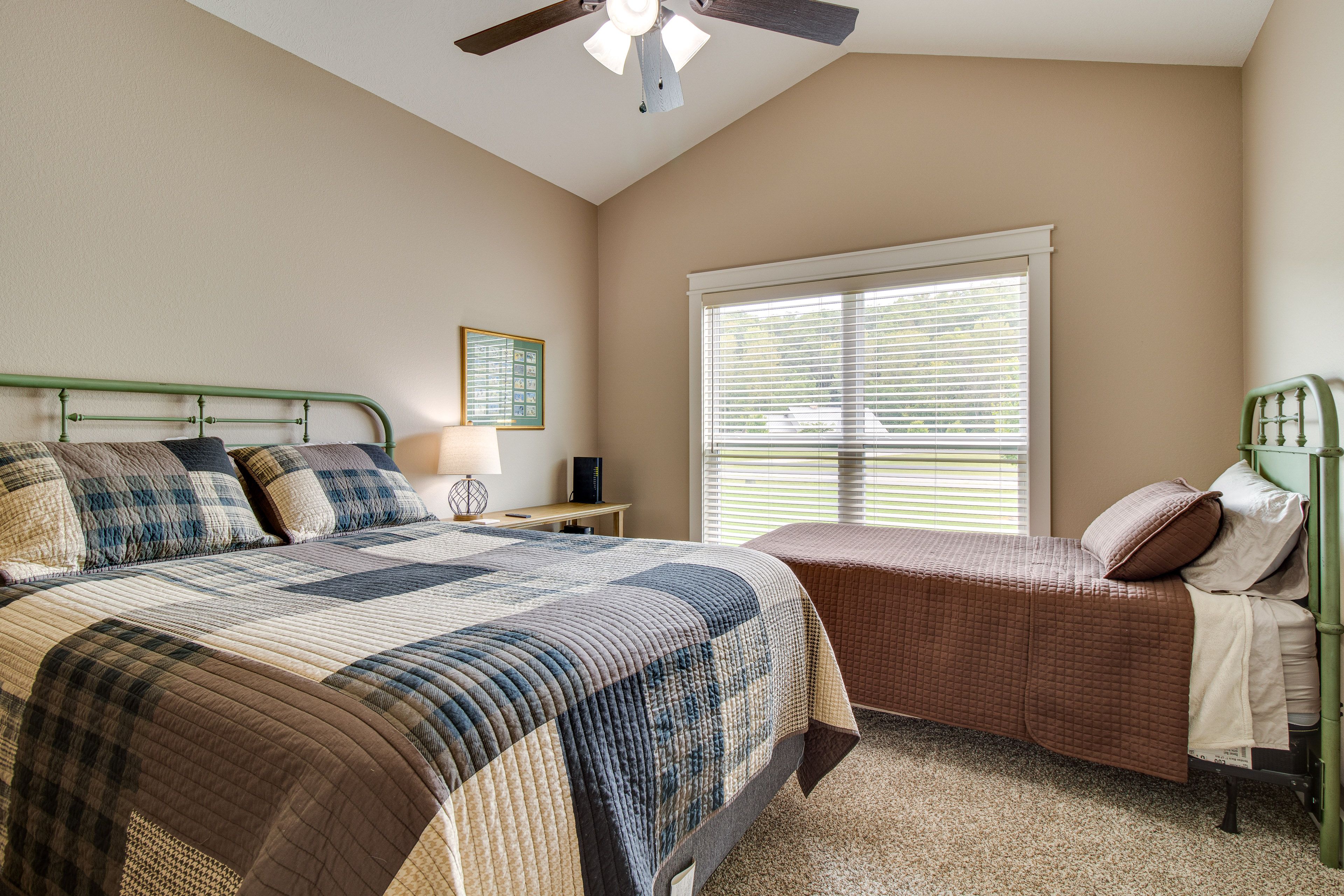 Bedroom 3 | Queen Bed | Twin Bed | Smart TV