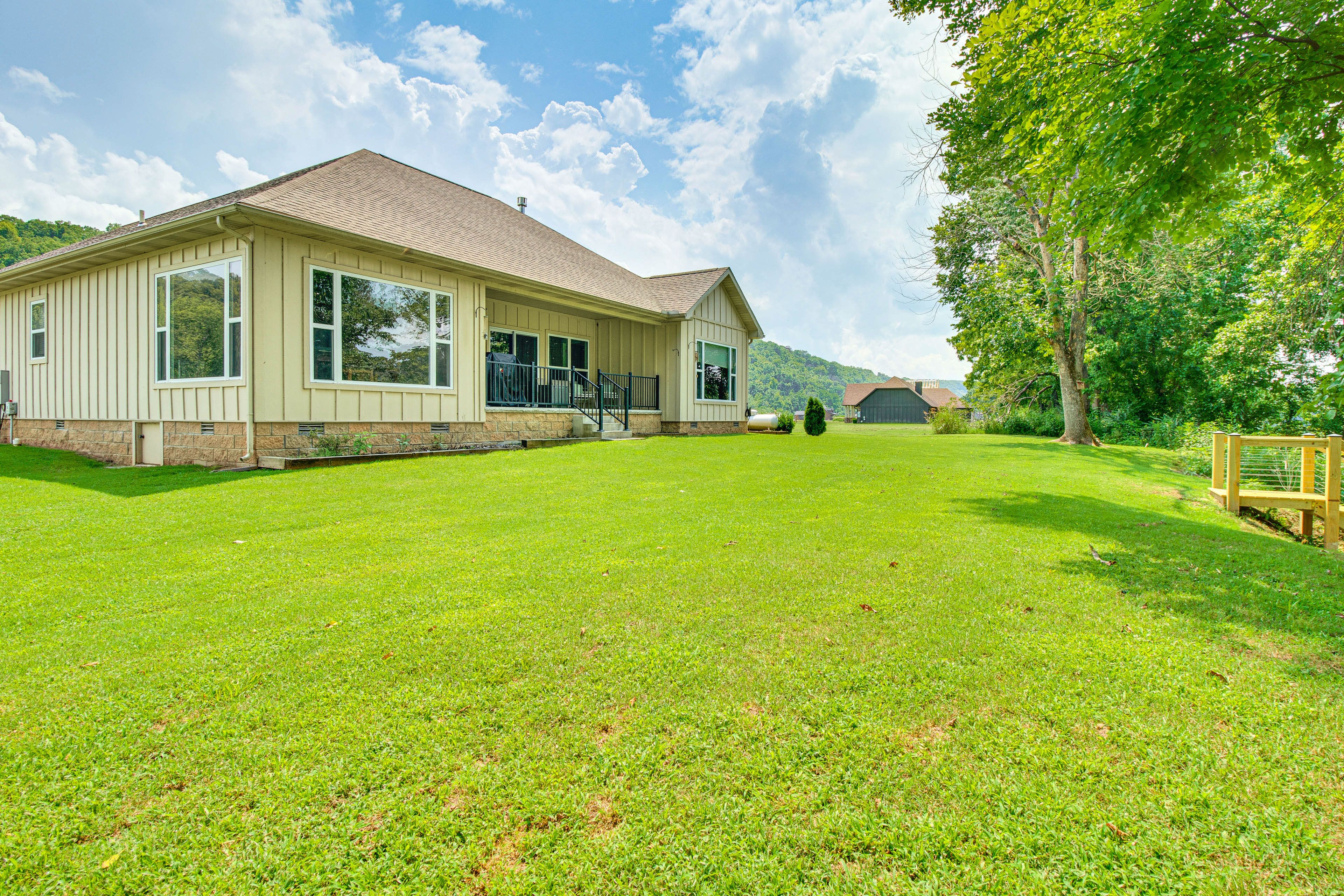 Private Backyard | Corn Hole | Fire Pit