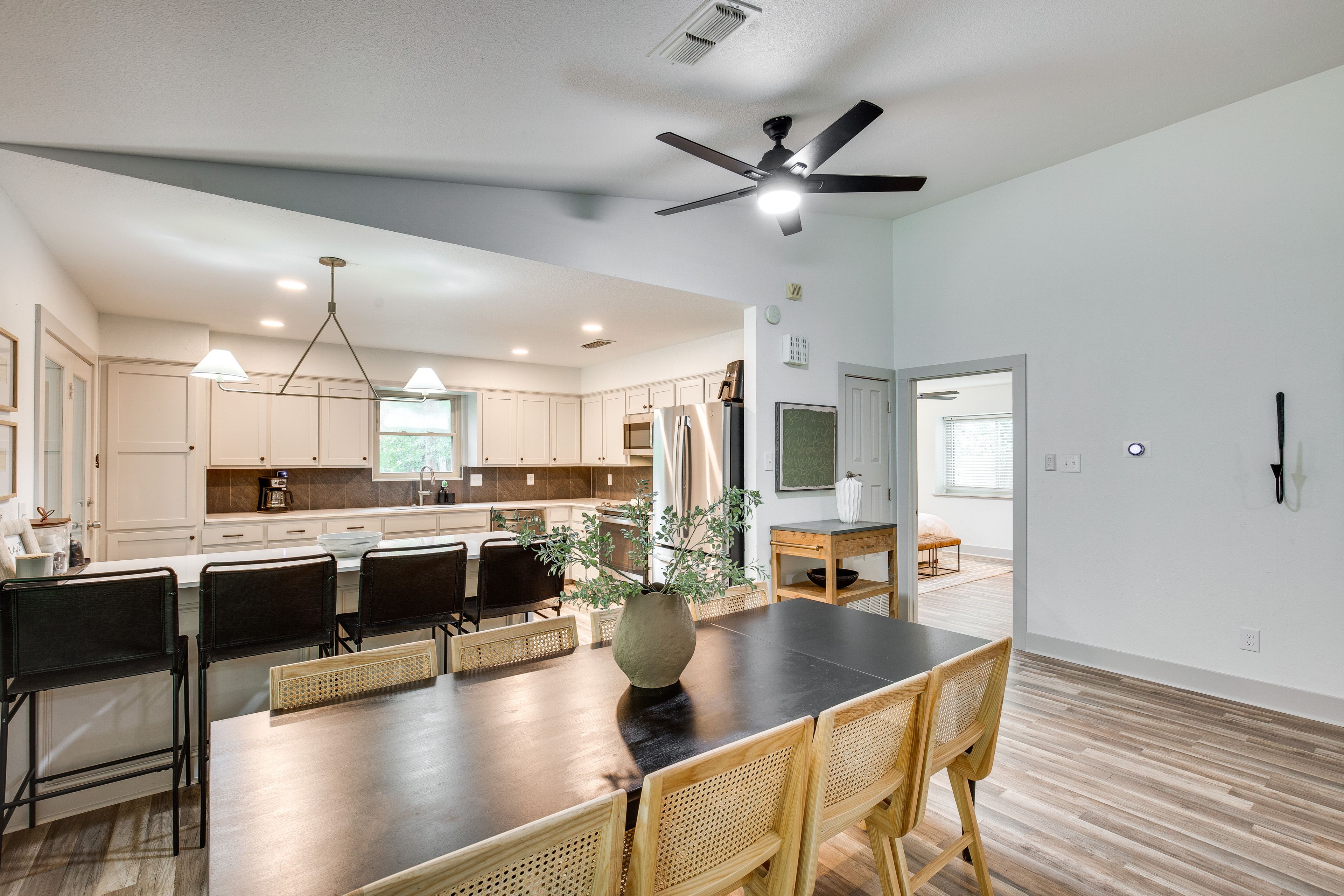 Dining Area | Dishware & Flatware Provided | Central A/C & Heating