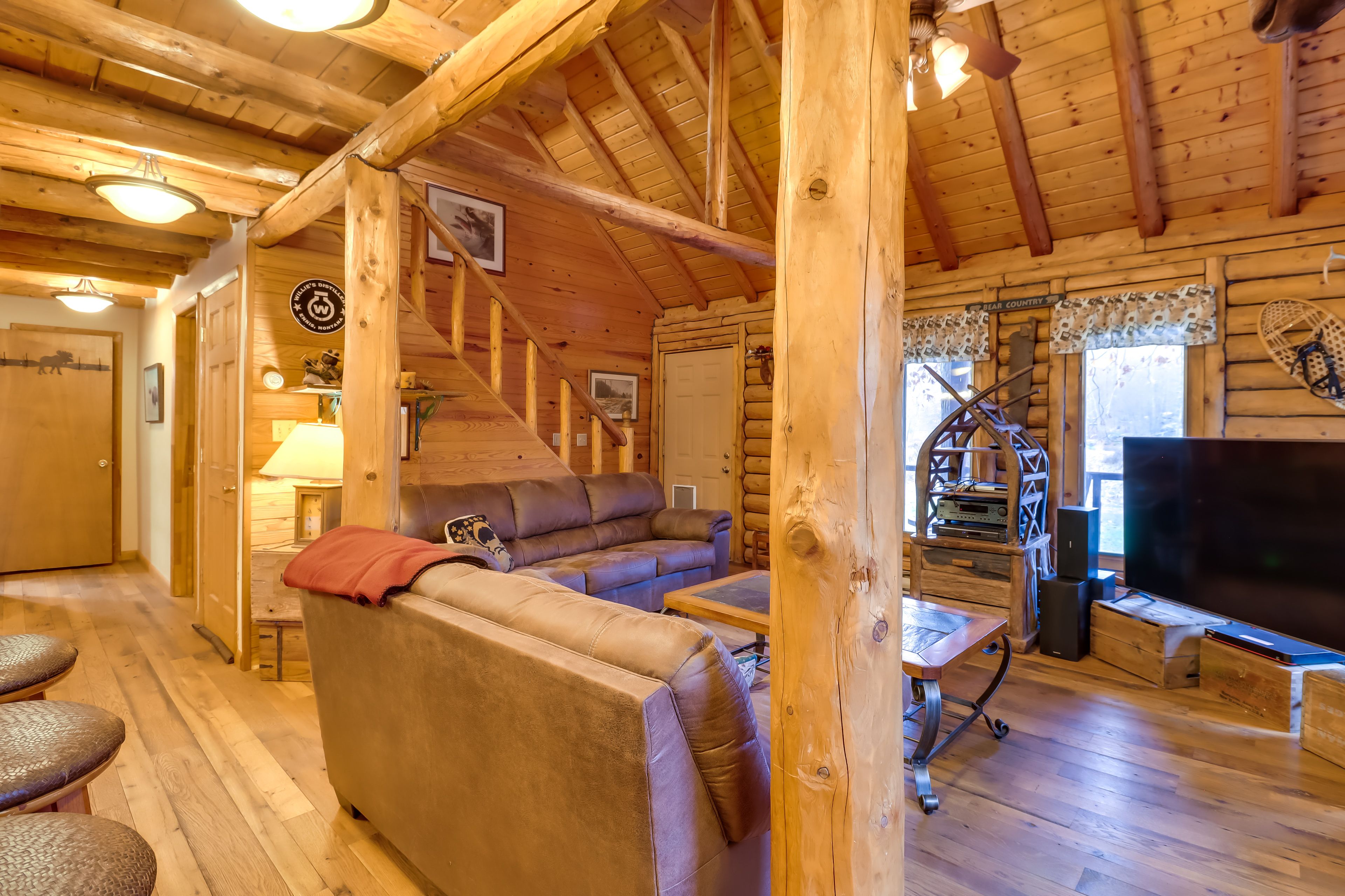 Living Room | Flat-Screen TV | Fireplace | Electric Heat