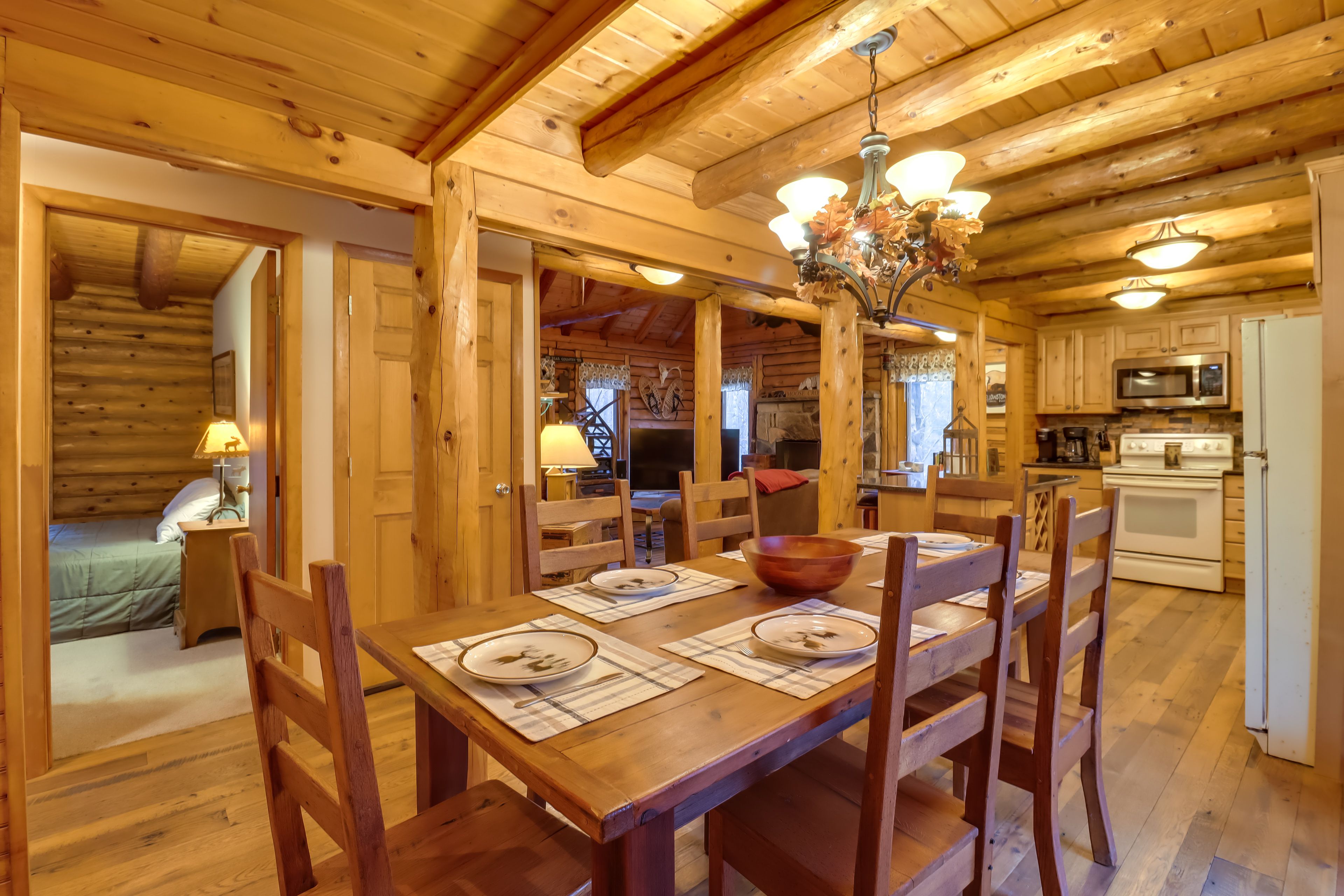 Dining Area | Wet Bar