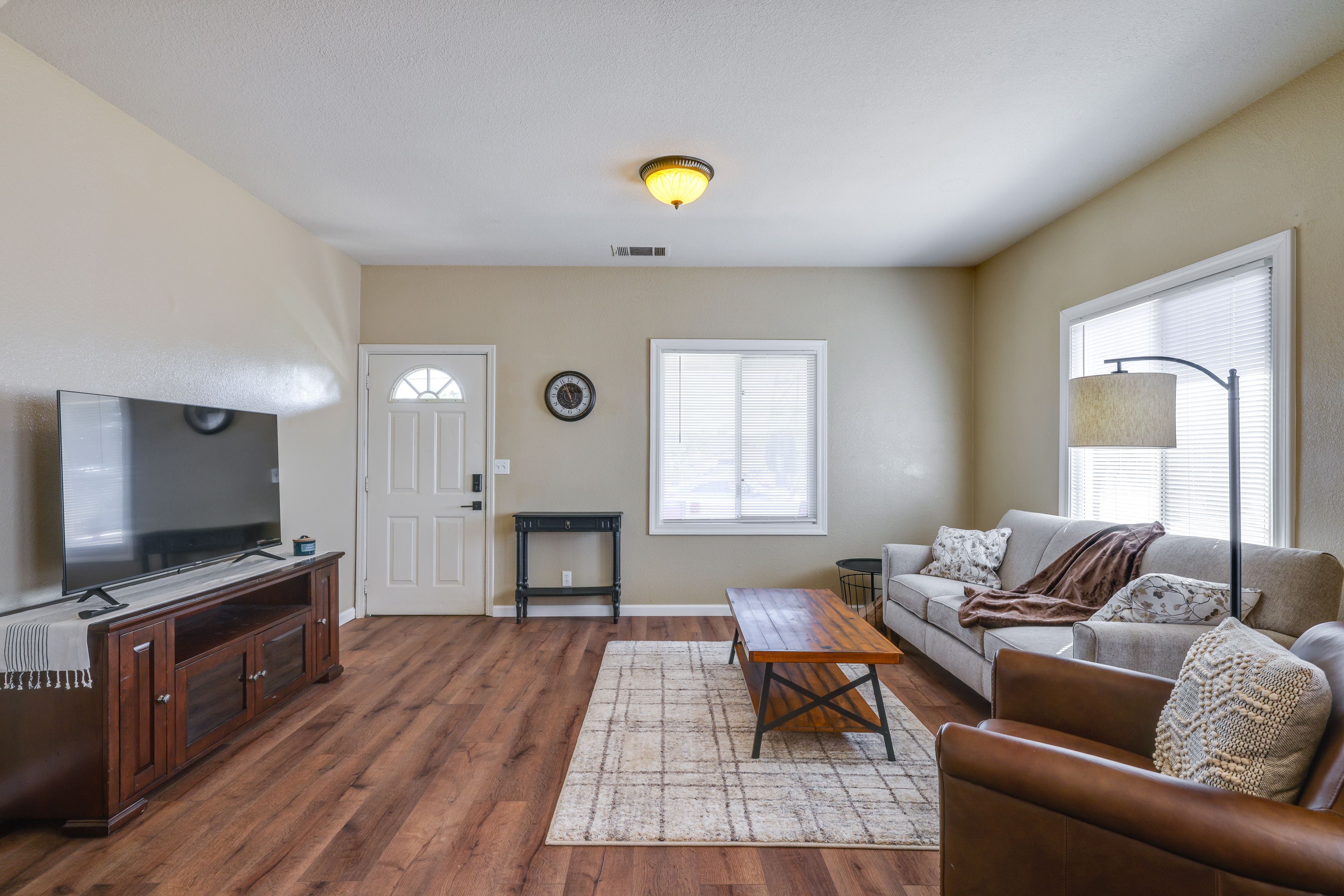 Living Room | Smart TV