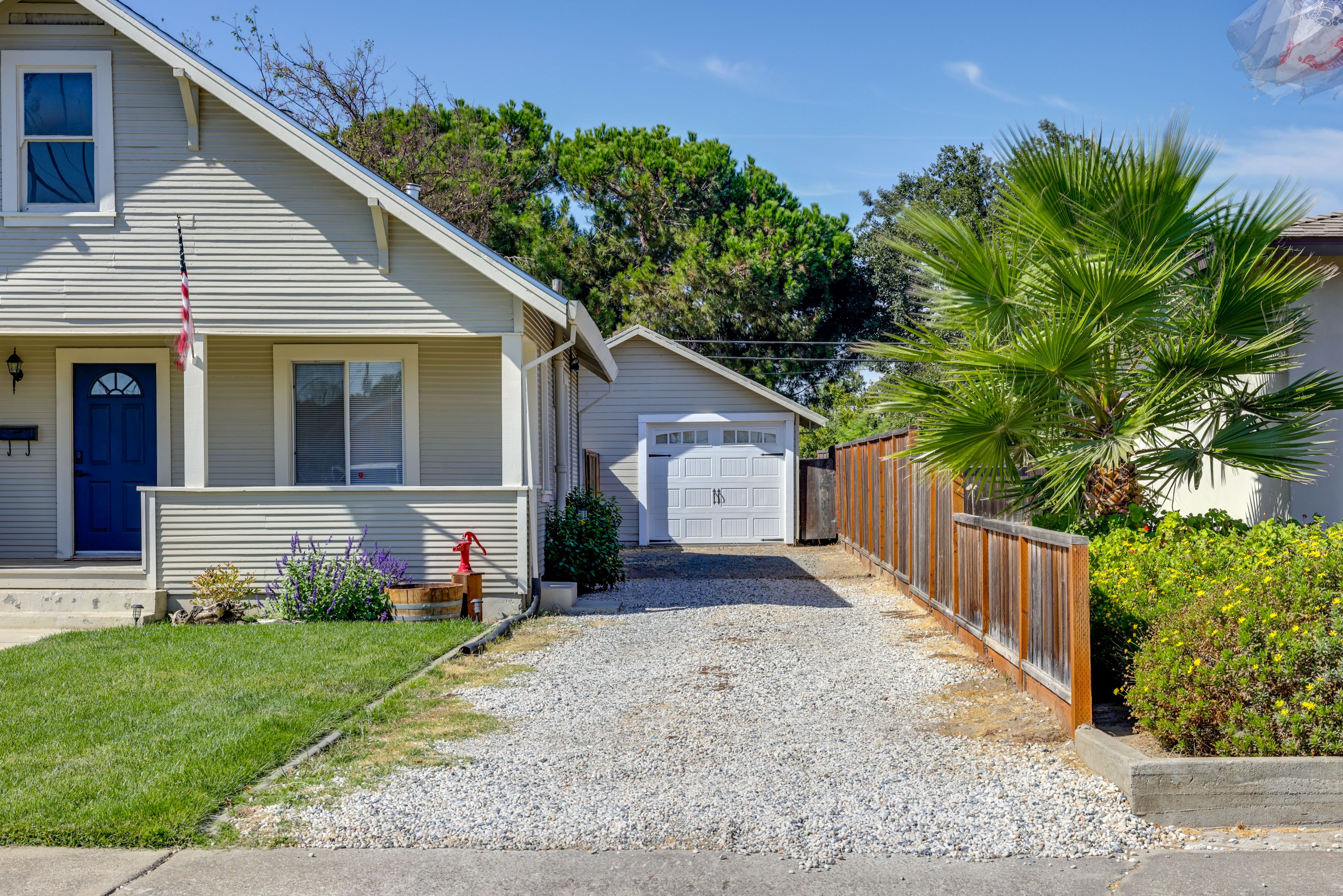 Parking | Gravel Driveway (3 Vehicles)