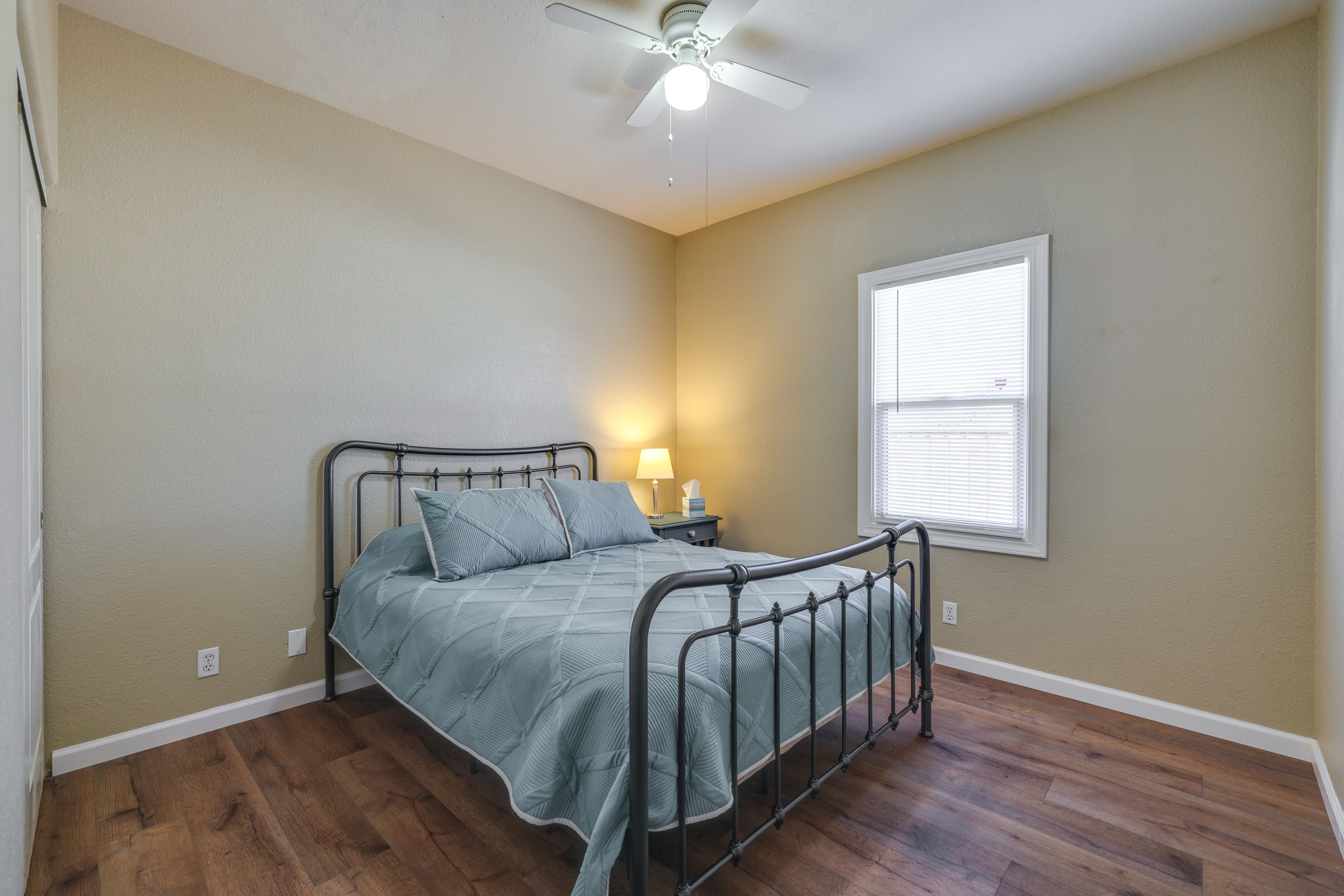 Bedroom 1 | Queen Bed | Ceiling Fan
