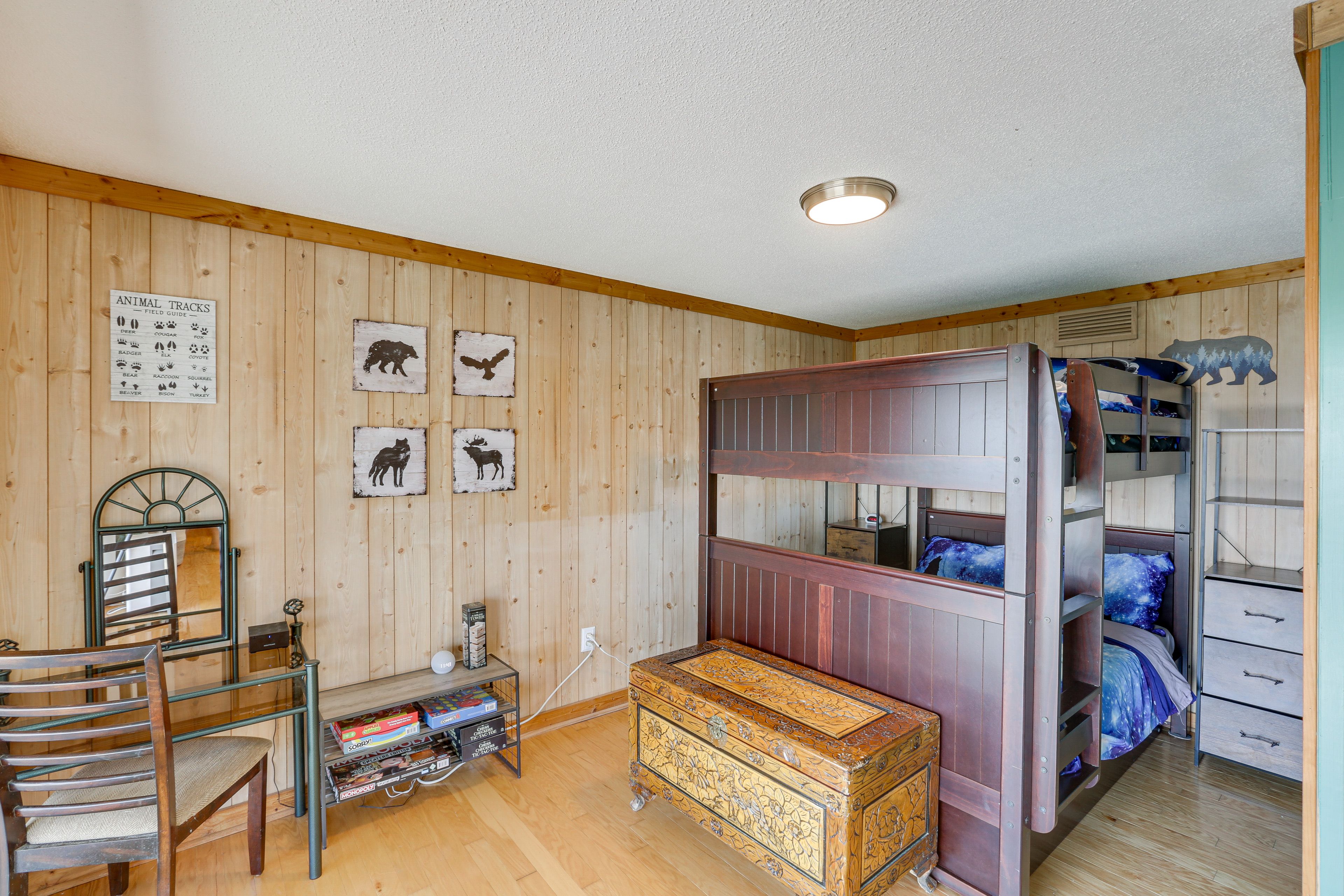 Bedroom 2 | Full Bunk Bed w/ Twin Trundle