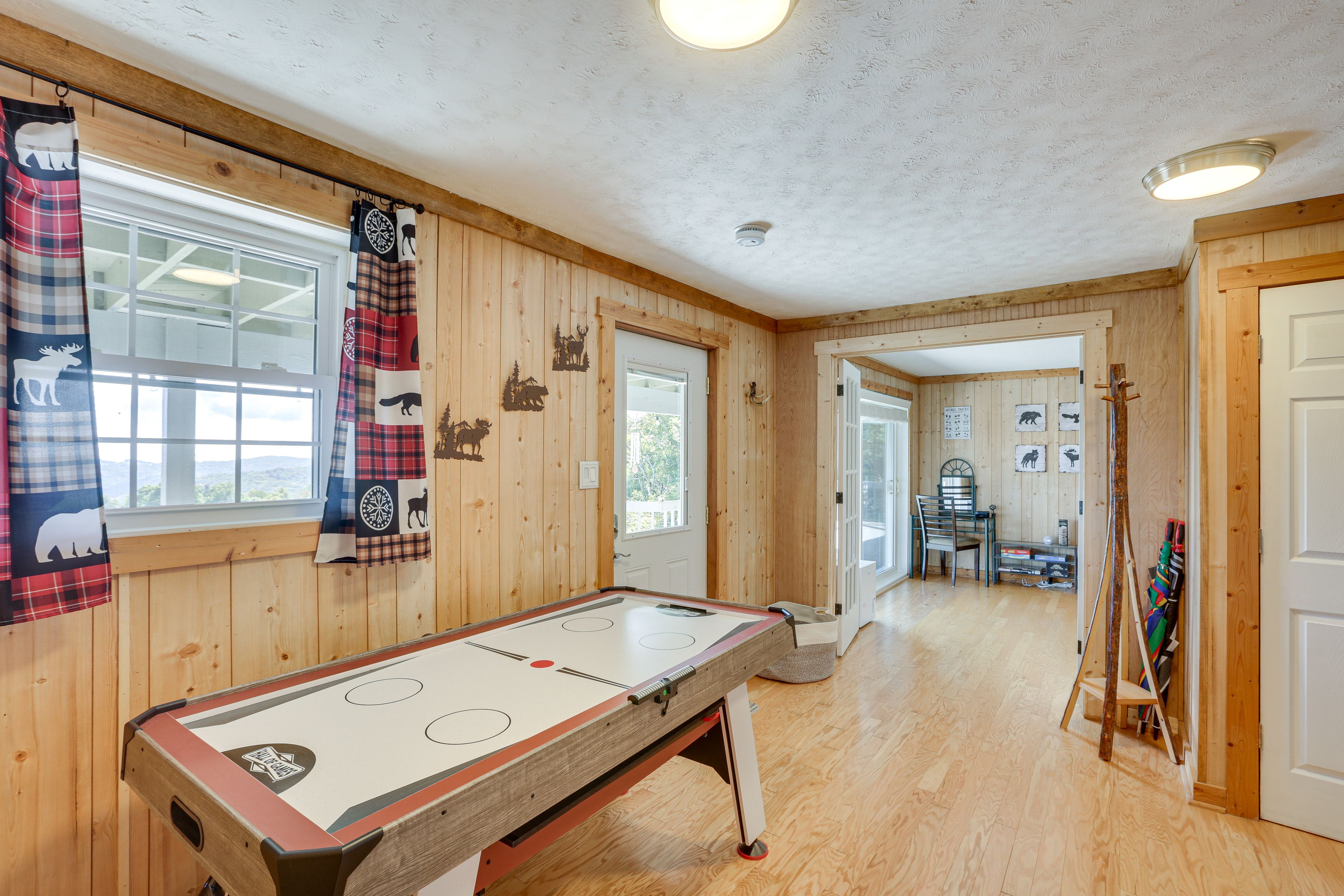 Air Hockey Table