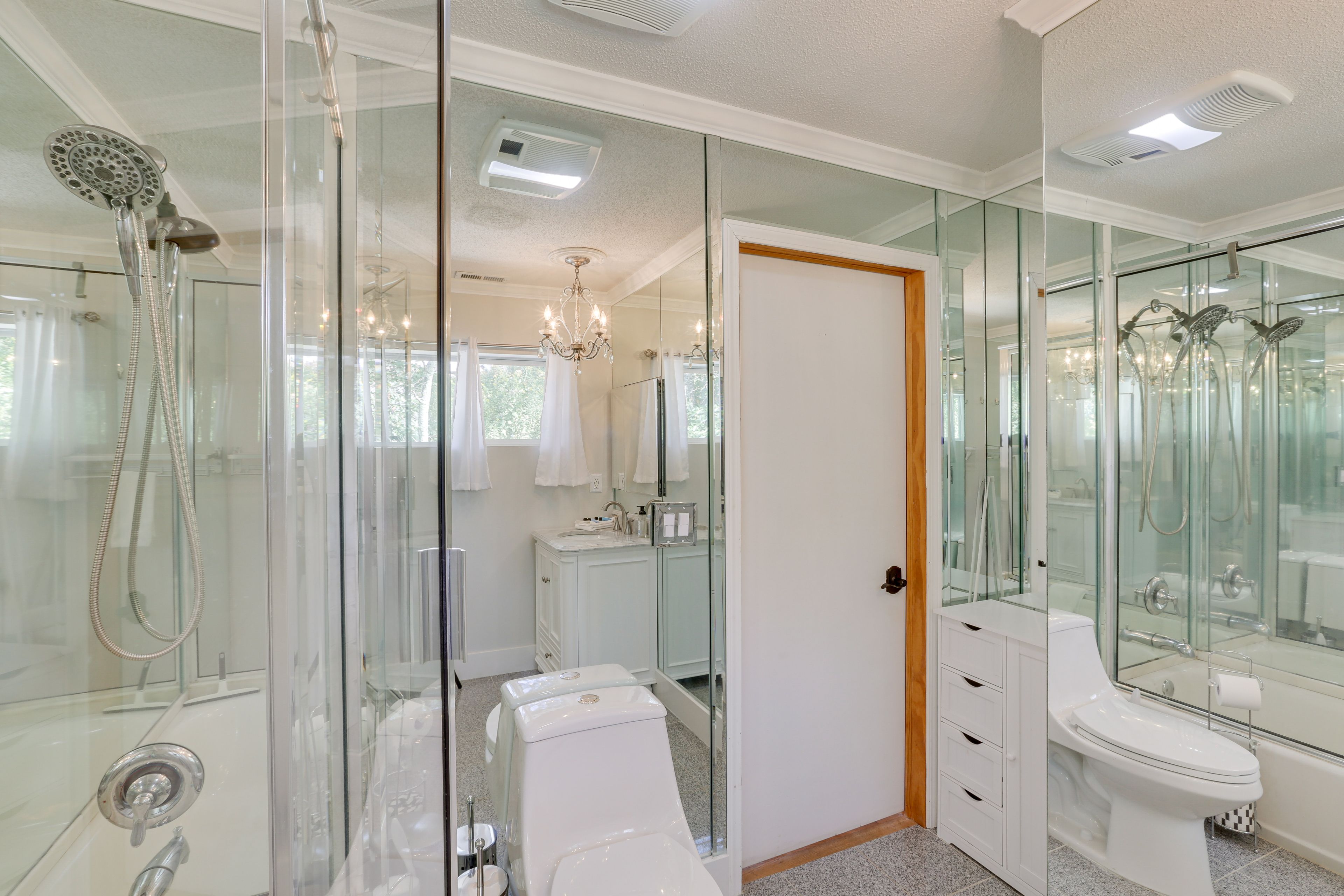 Full Bathroom | Complimentary Toiletries