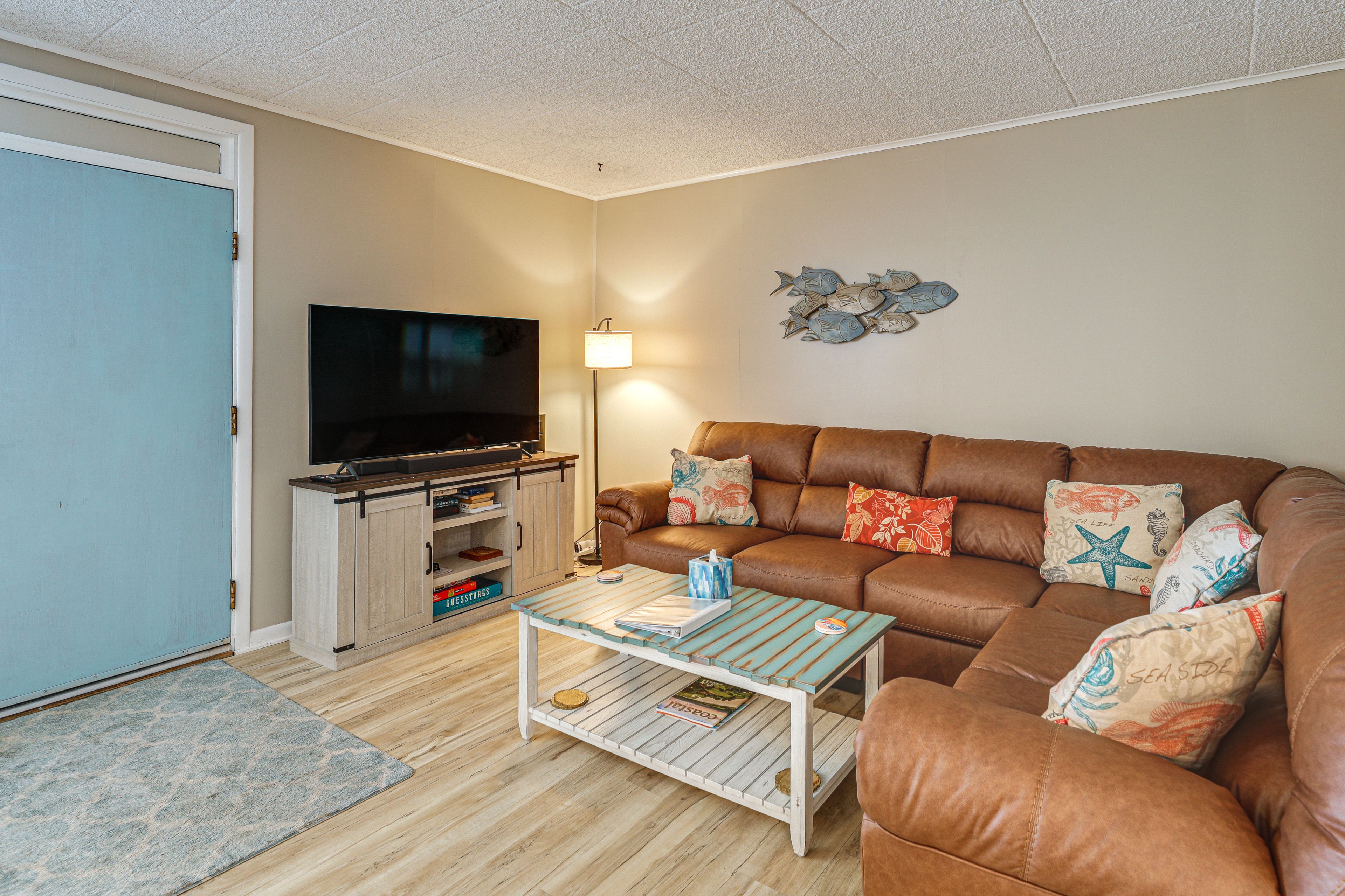 Living Room | Free WiFi | Smart TV | Wall A/C | Electric Heating