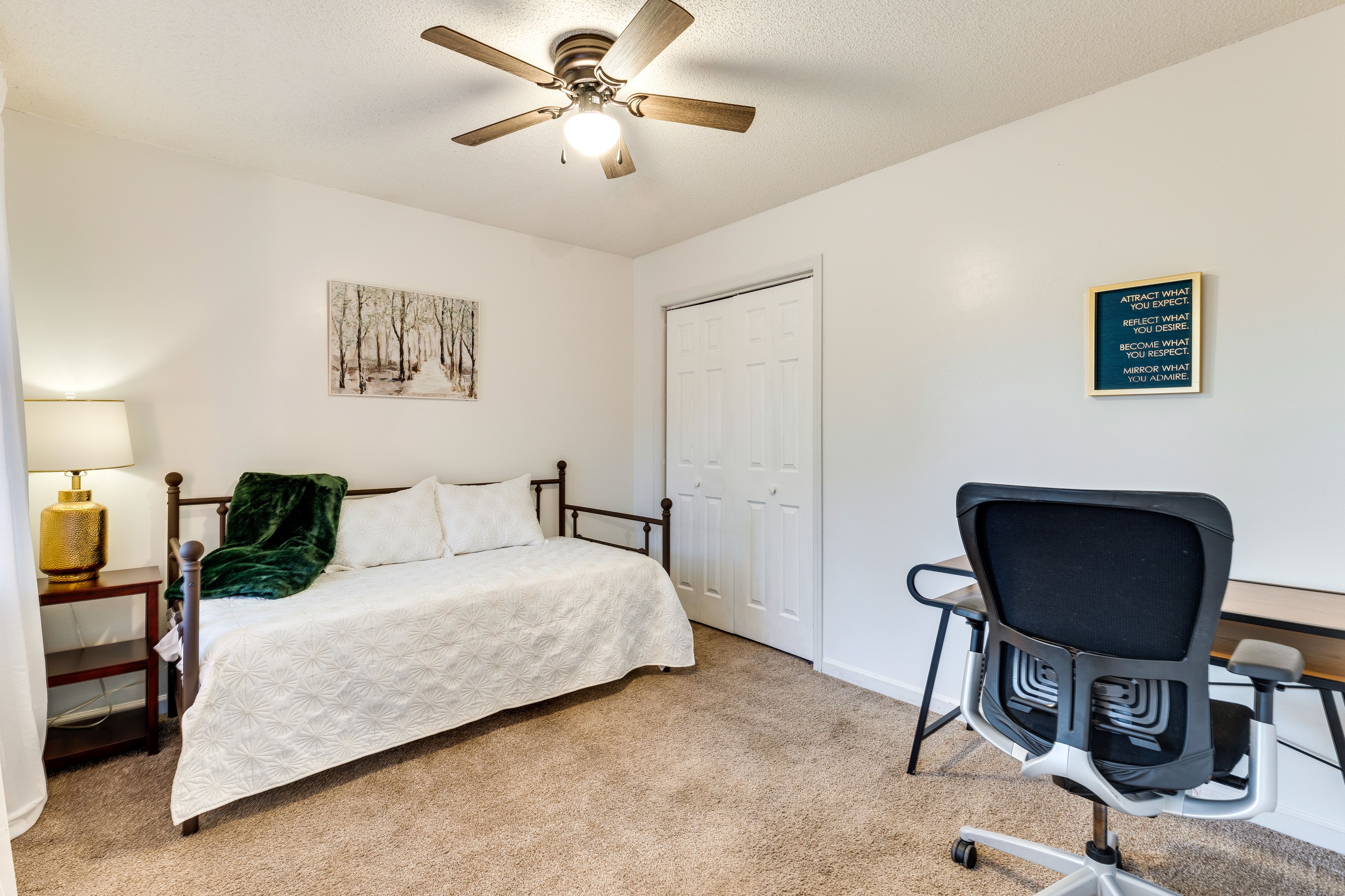 Bedroom 4 | Twin Daybed w/ Twin Trundle | Laptop-Friendly Workspace