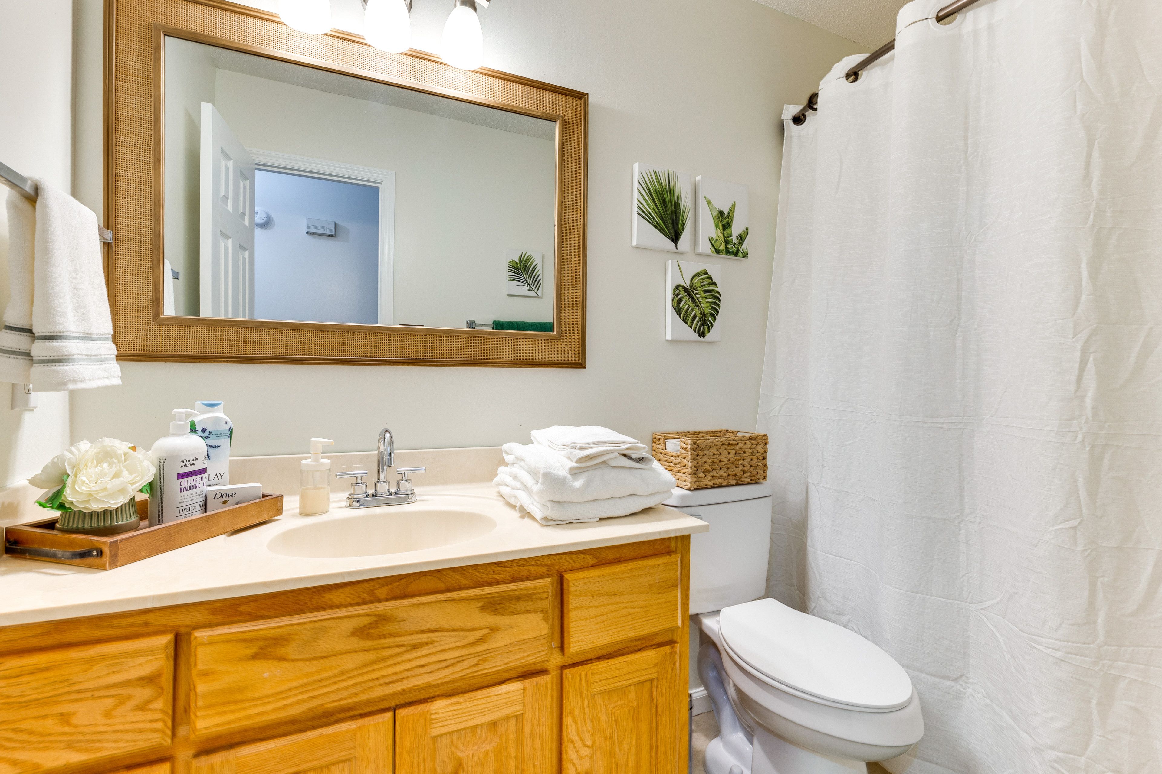 Full Bathroom | Complimentary Toiletries