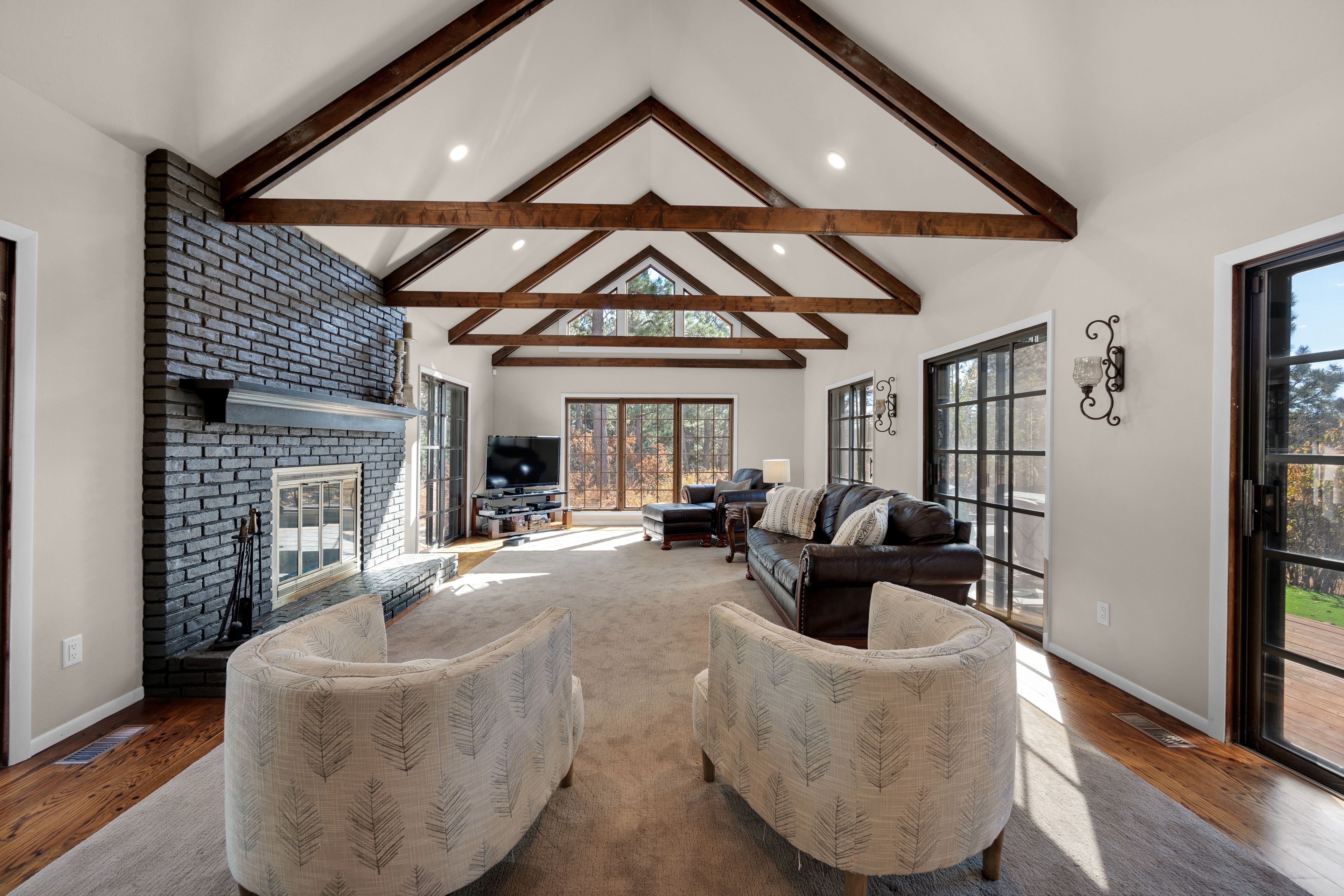 Living Room | Fireplace | Smart TV | Central A/C