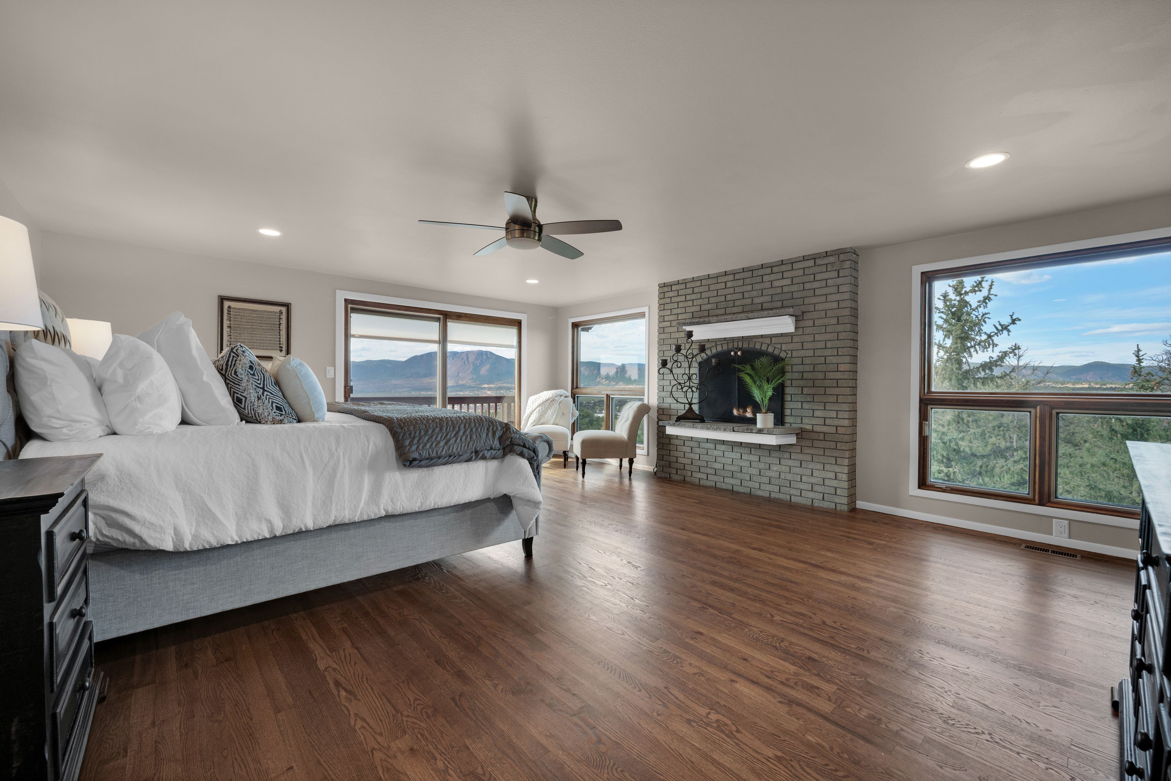 Bedroom 1 | King Bed | Linens Provided