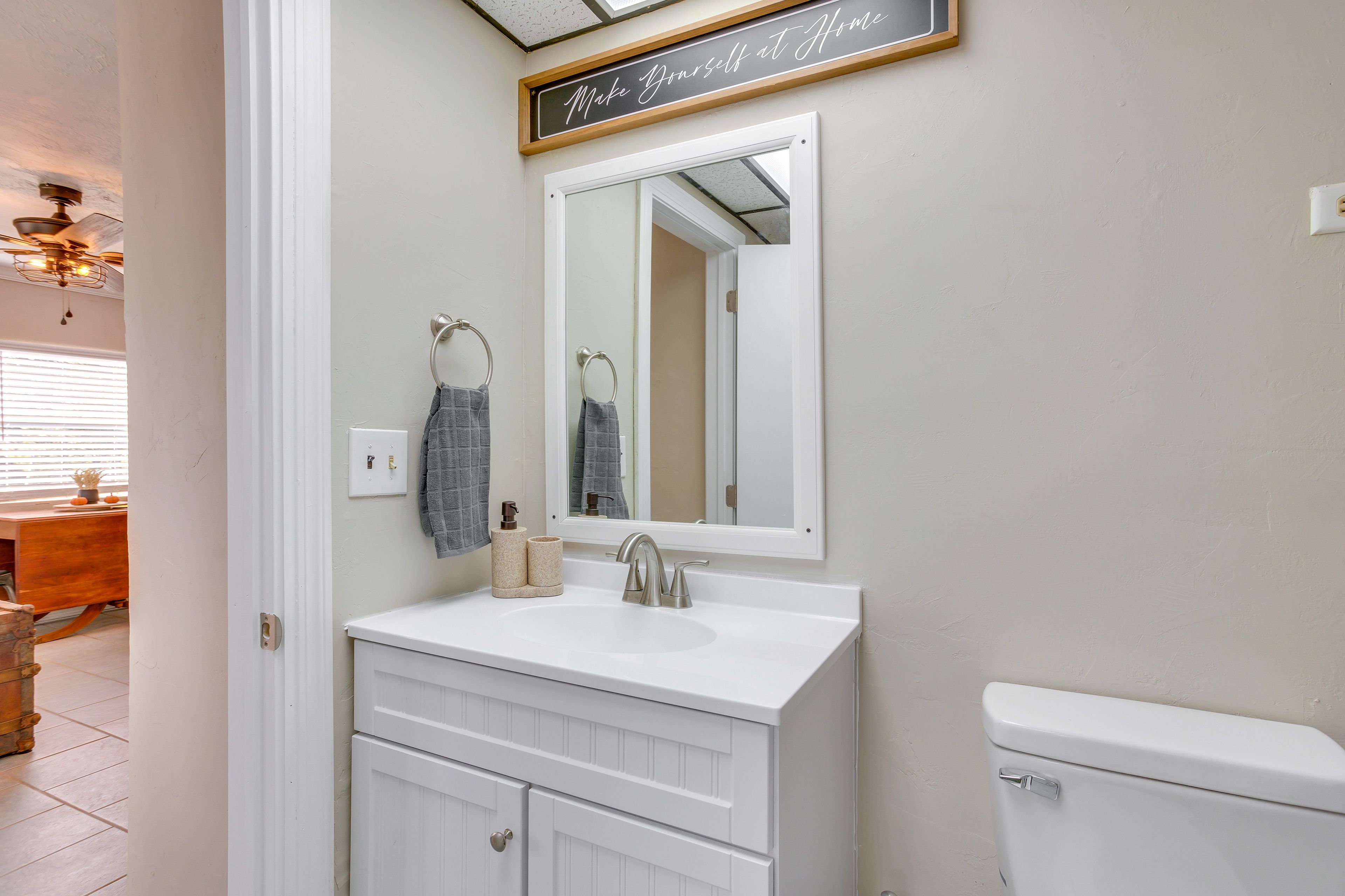 Full Bathroom | Complimentary Toiletries | Towels Provided | Washer/Dryer