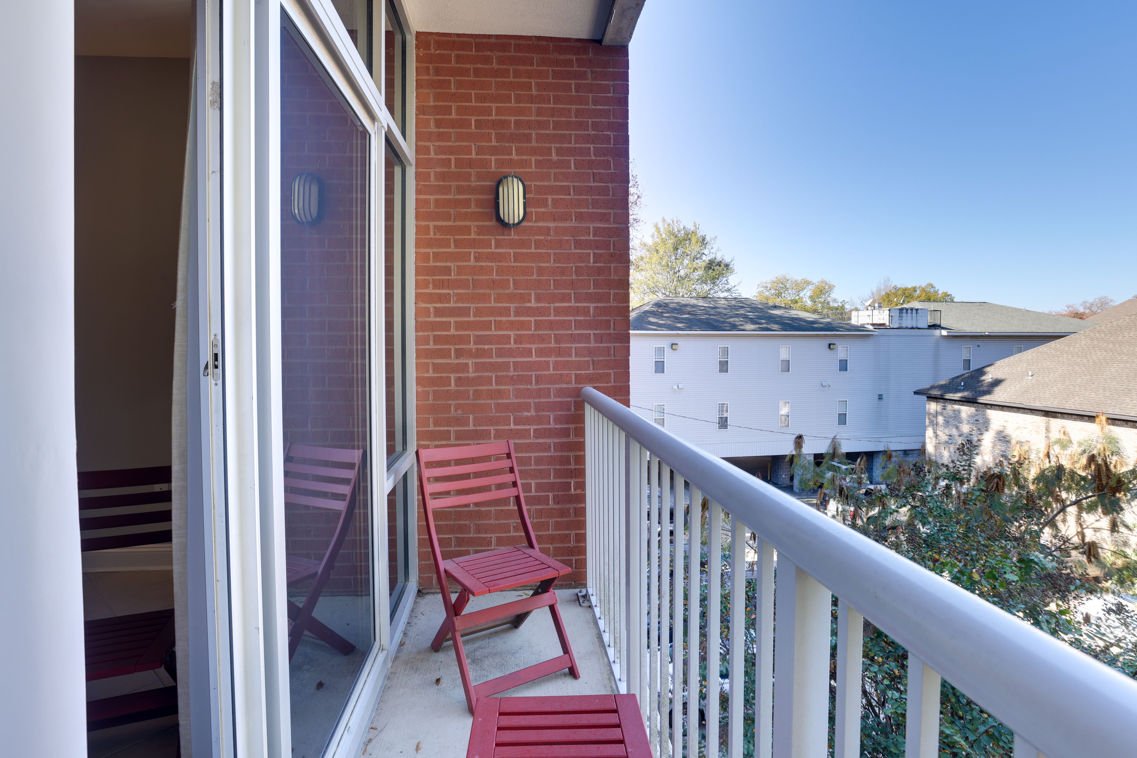 Private Balcony w/ Seating