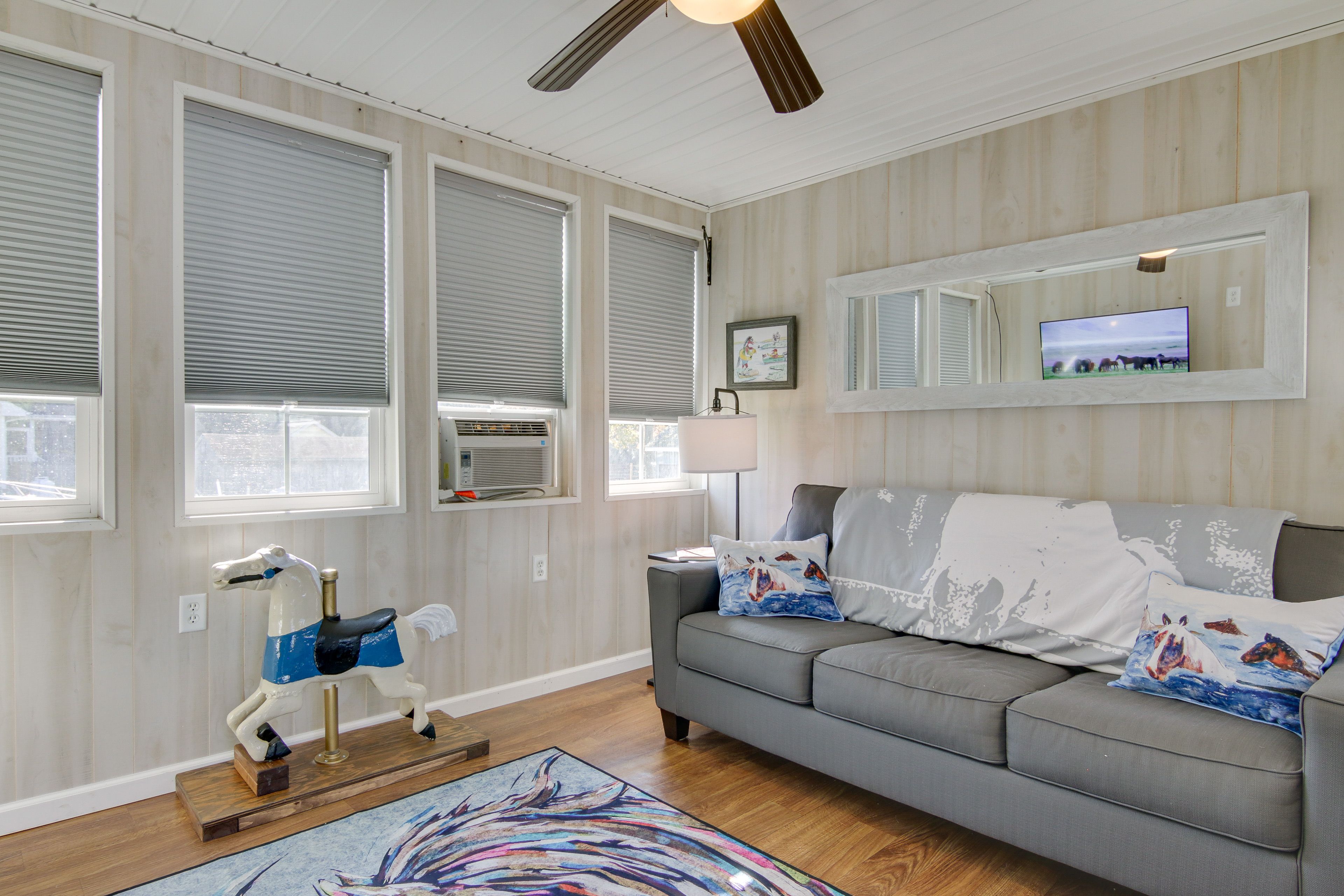 Sunroom | Sleeper Sofa | Fireplace