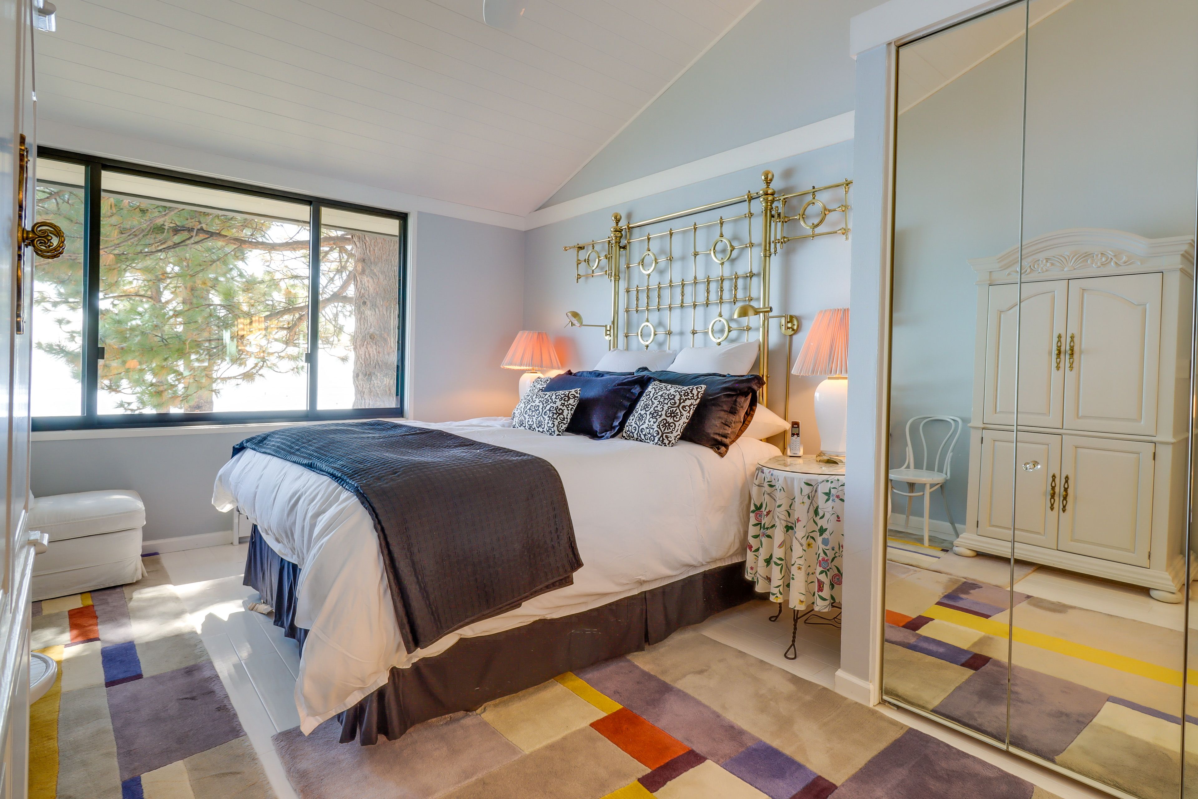 Bedroom Suite | King Bed | Linens Provided