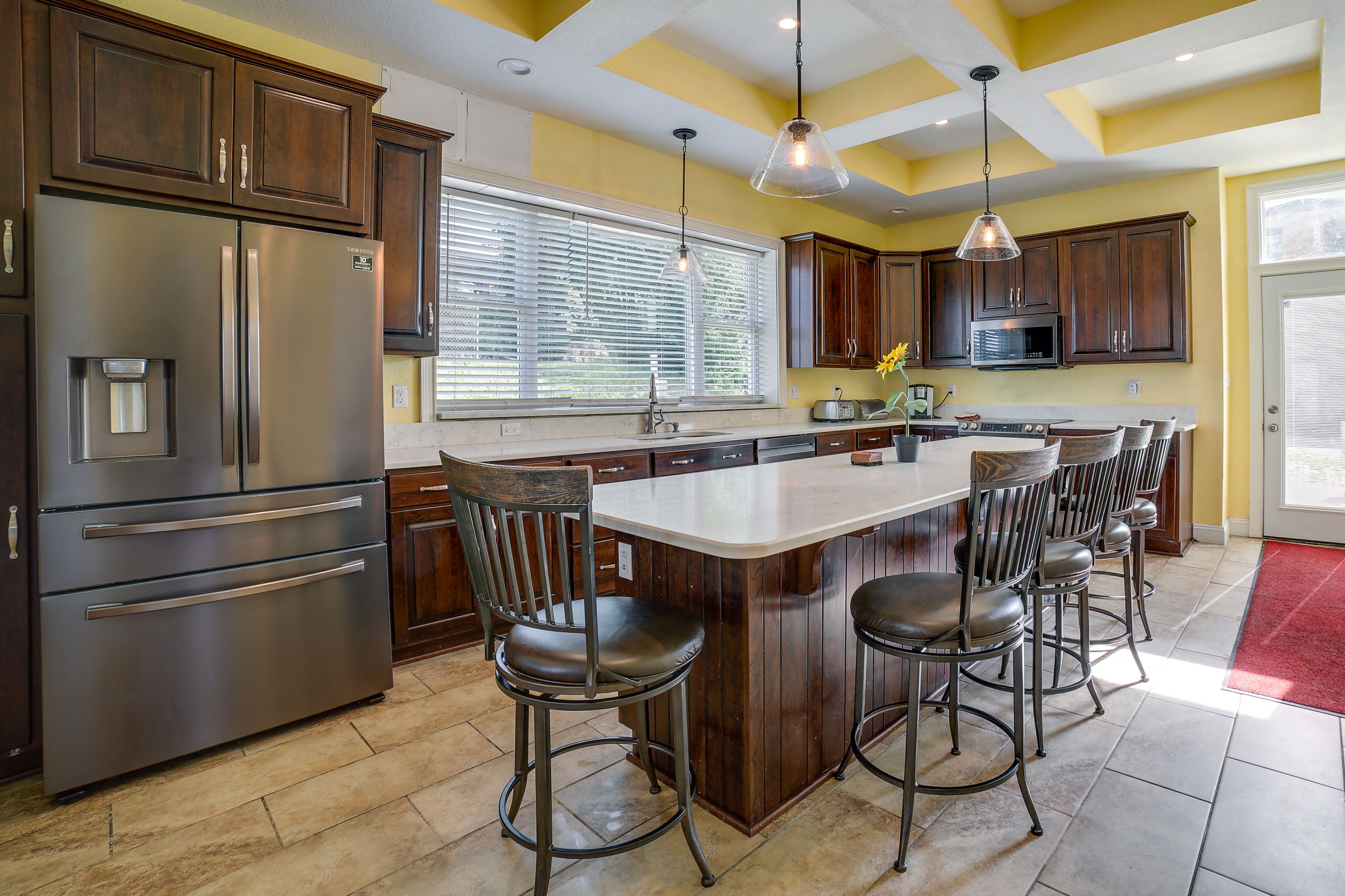 Kitchen | Pool Table | 2 Workstations | Free WiFi