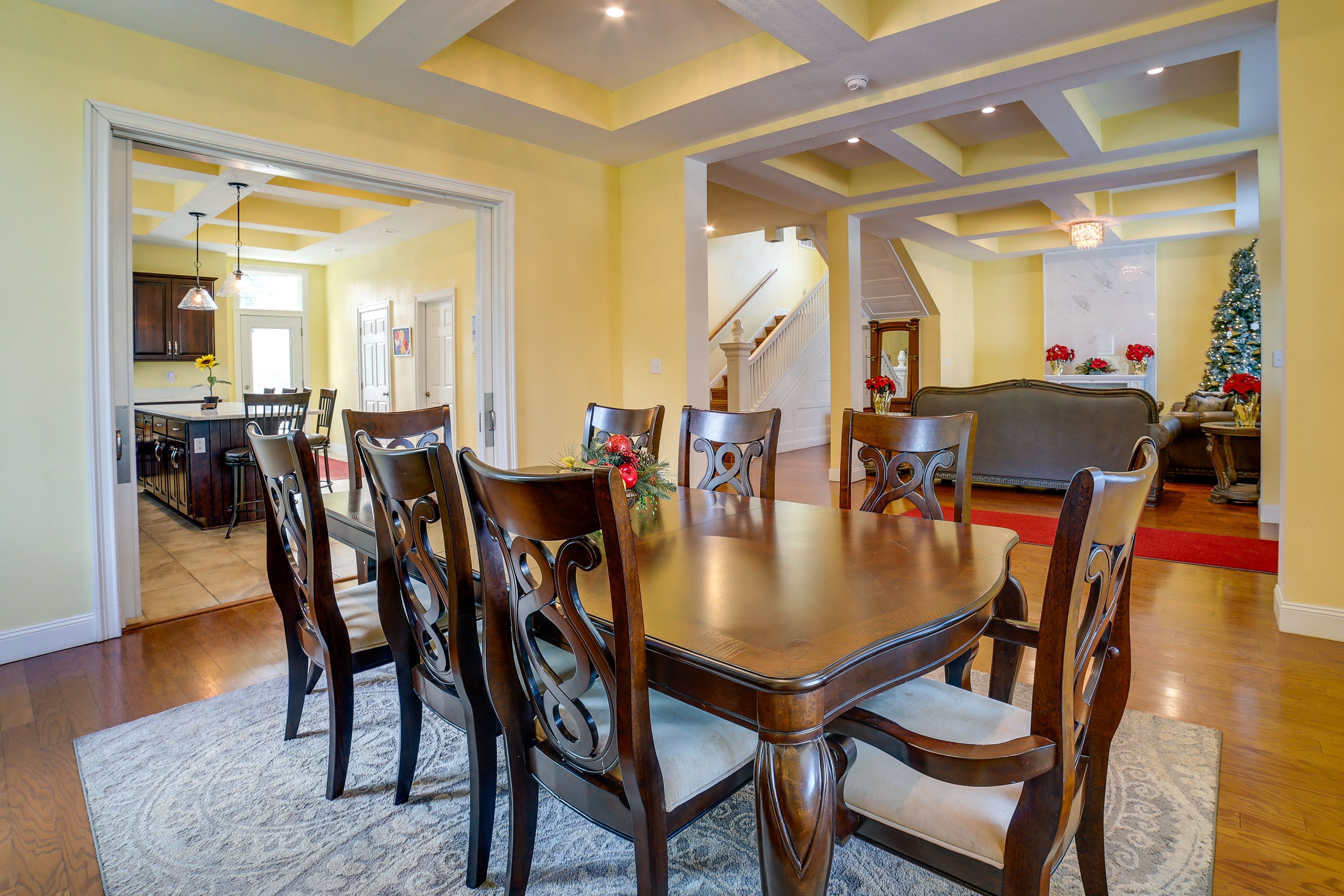 Dining Area | Dishware/Flatware Provided