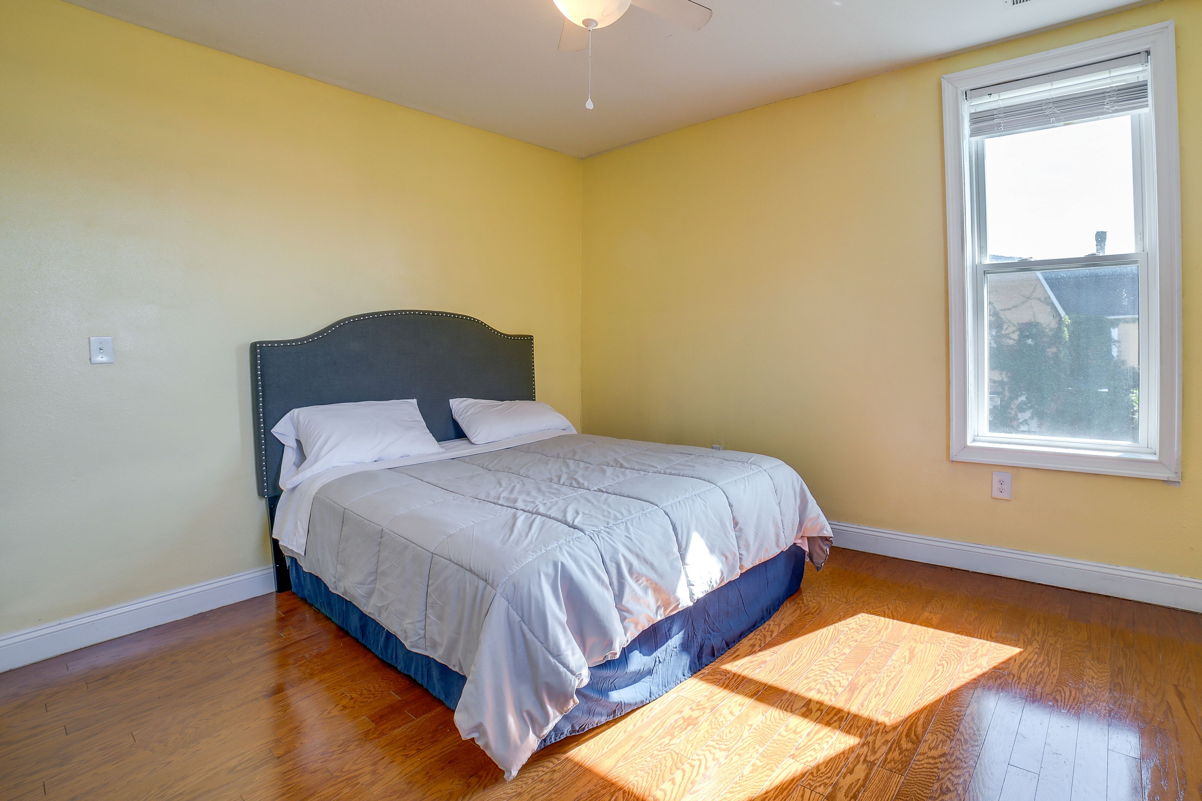 Bedroom 2 | Queen Bed | Smart TV
