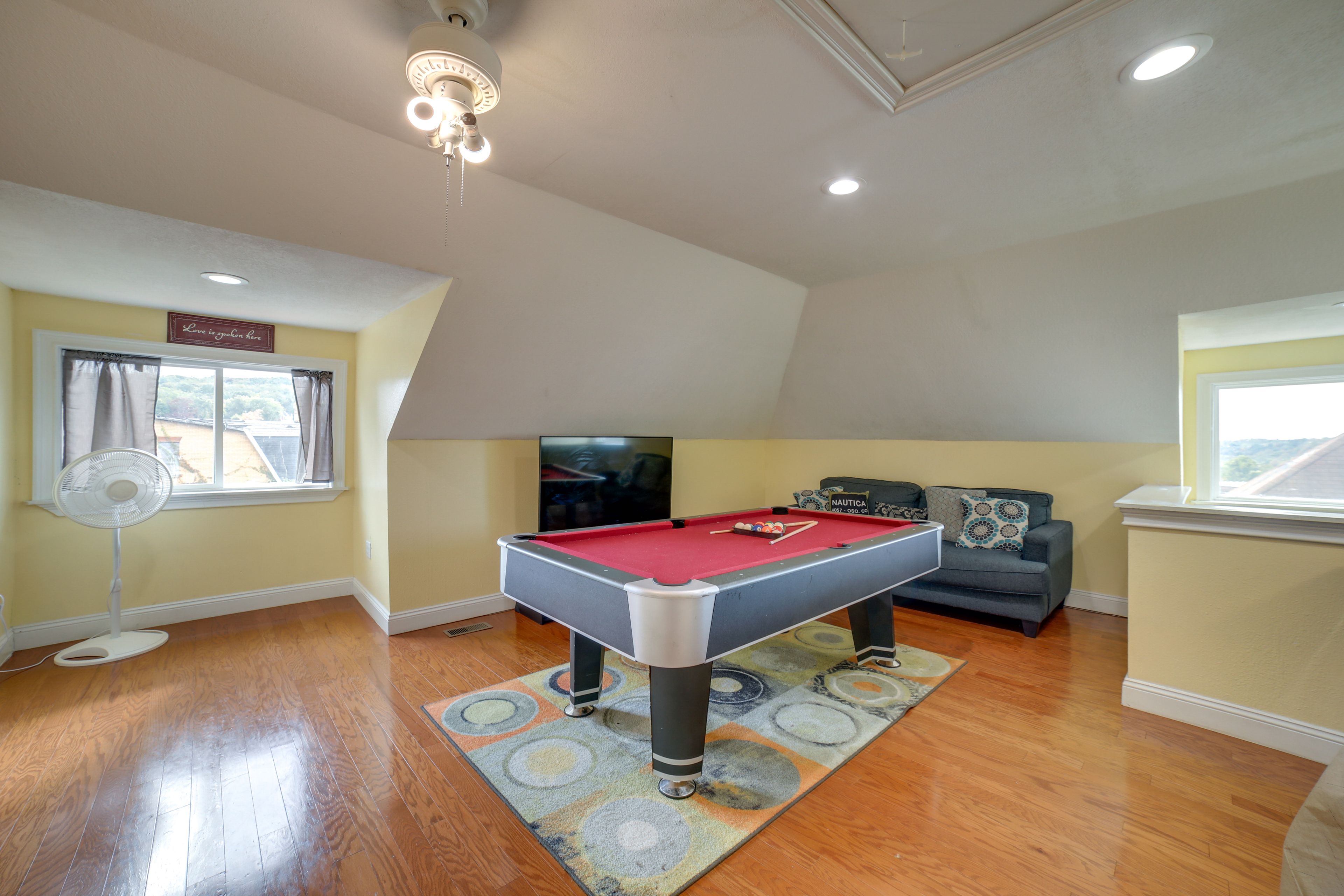 Family Room | Smart TV | Pool Table