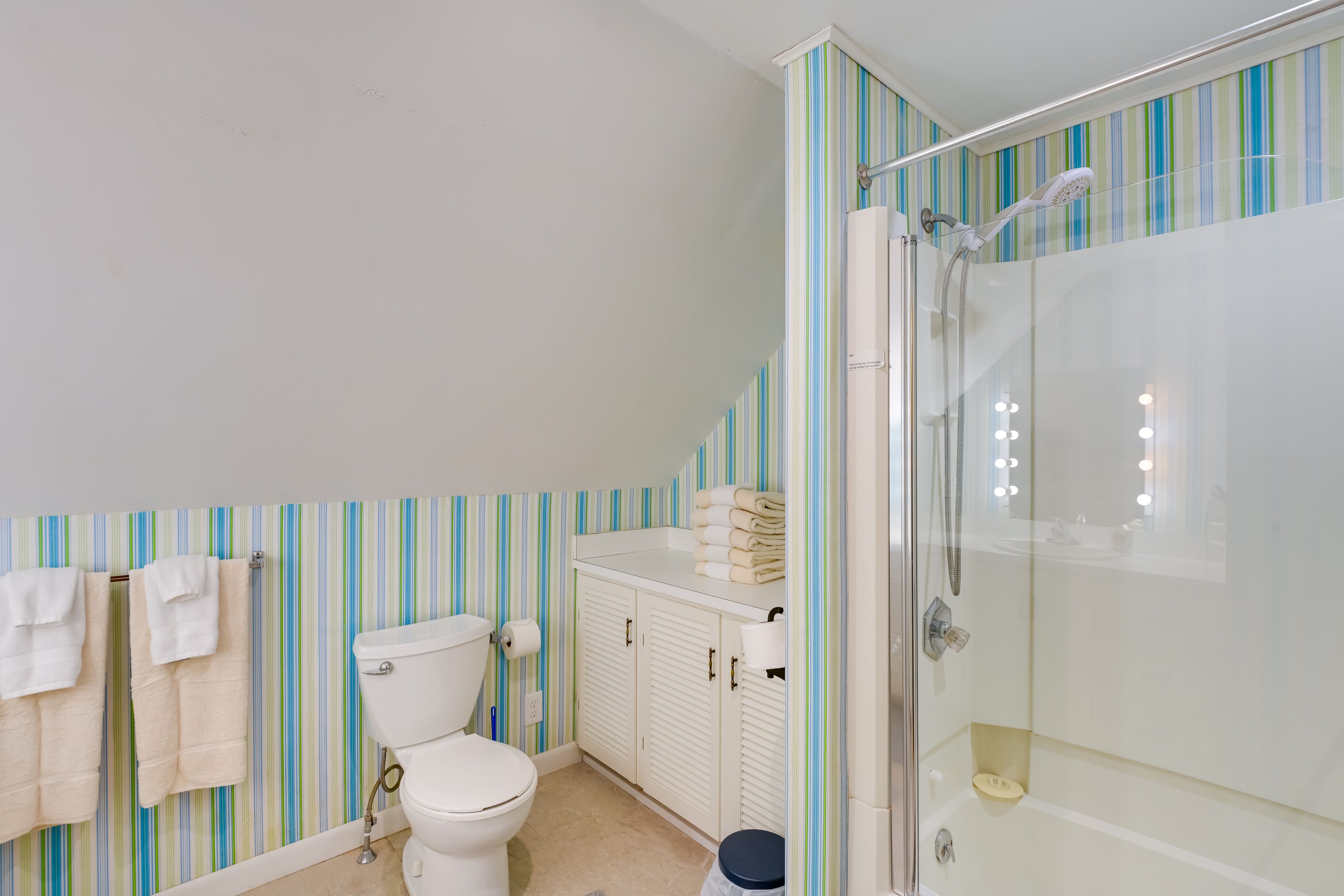 Full Bathroom | 3rd Floor