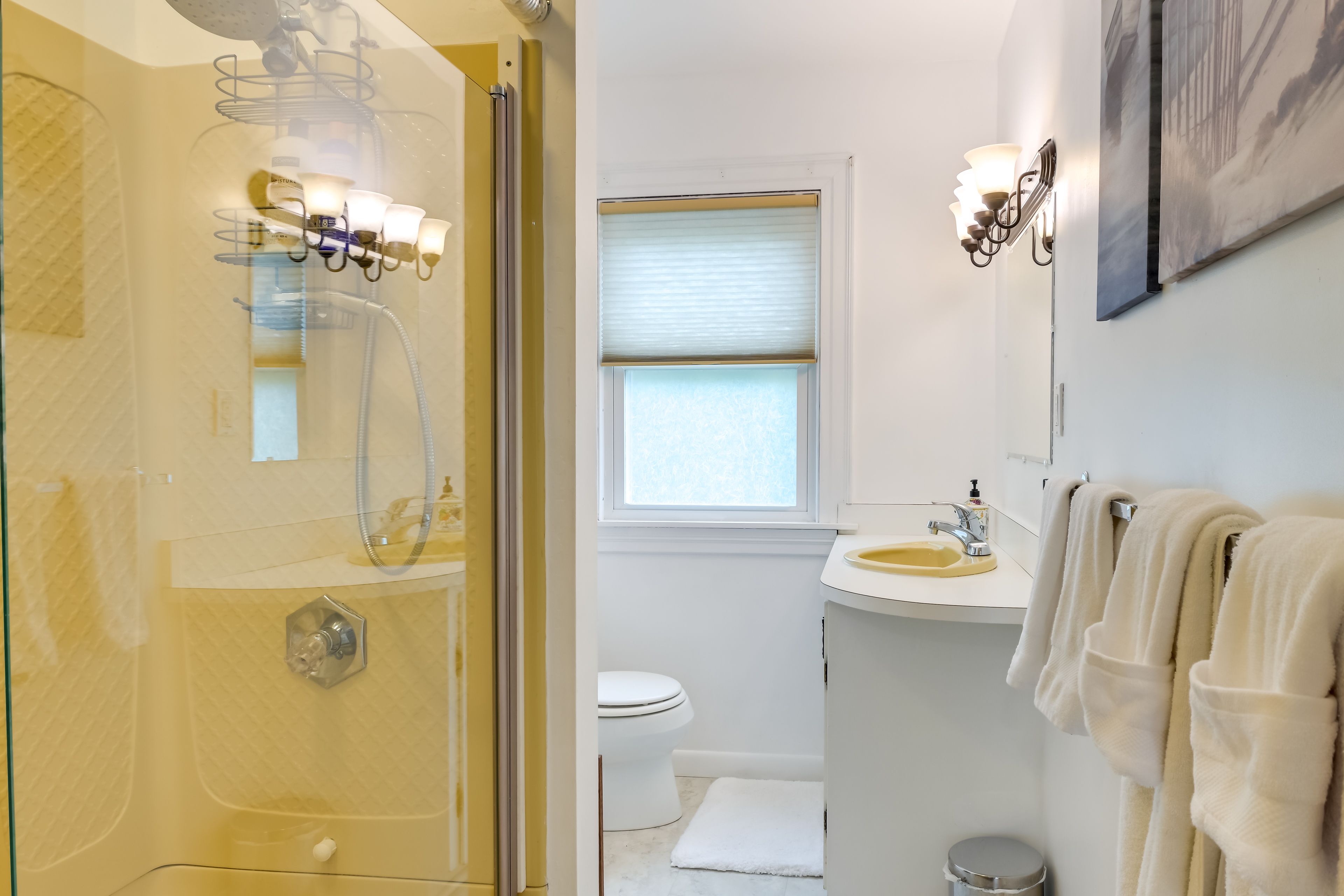 Full Bathroom | 2nd Floor