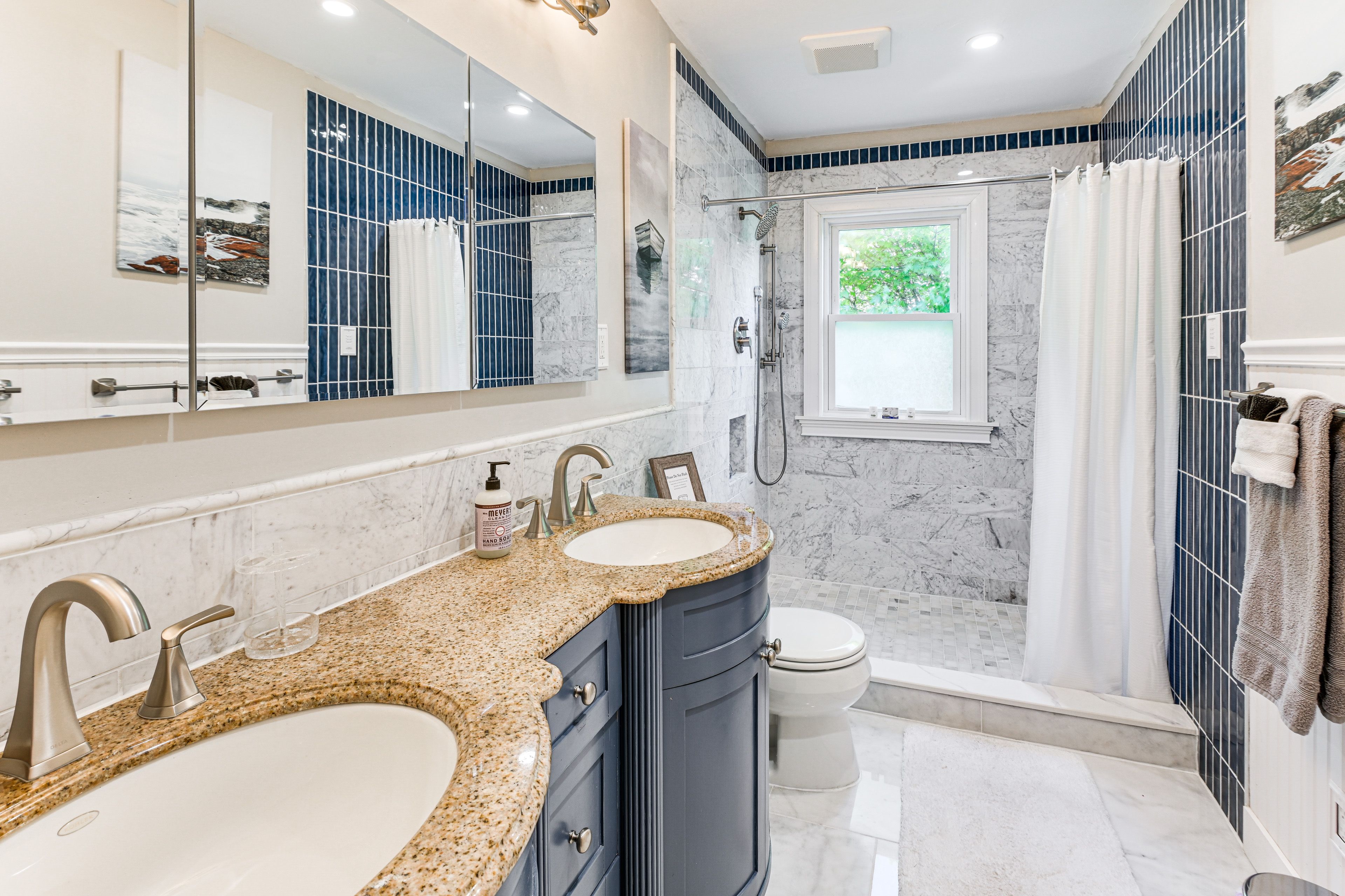 Full Bathroom | 2nd Floor