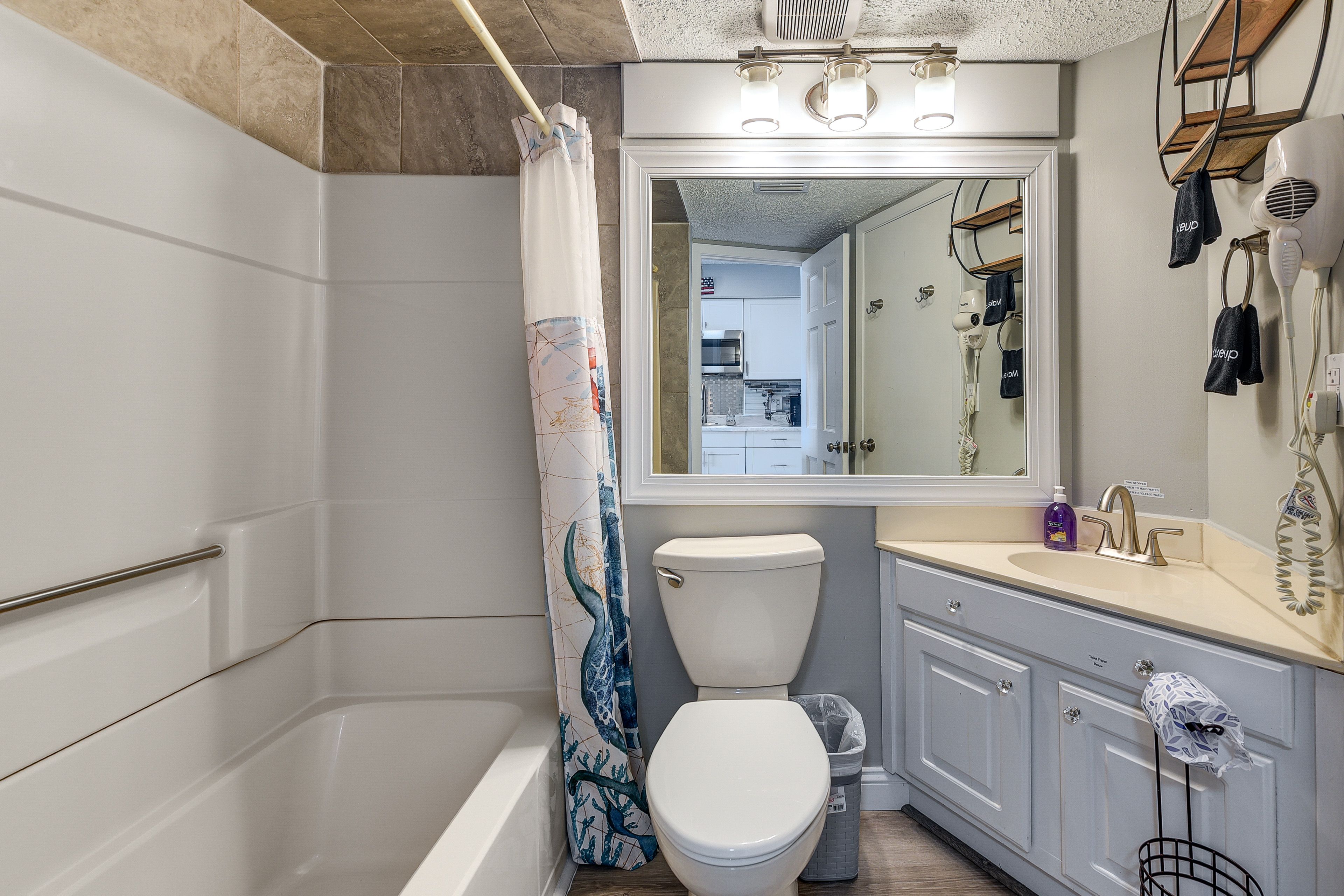Full Bathroom