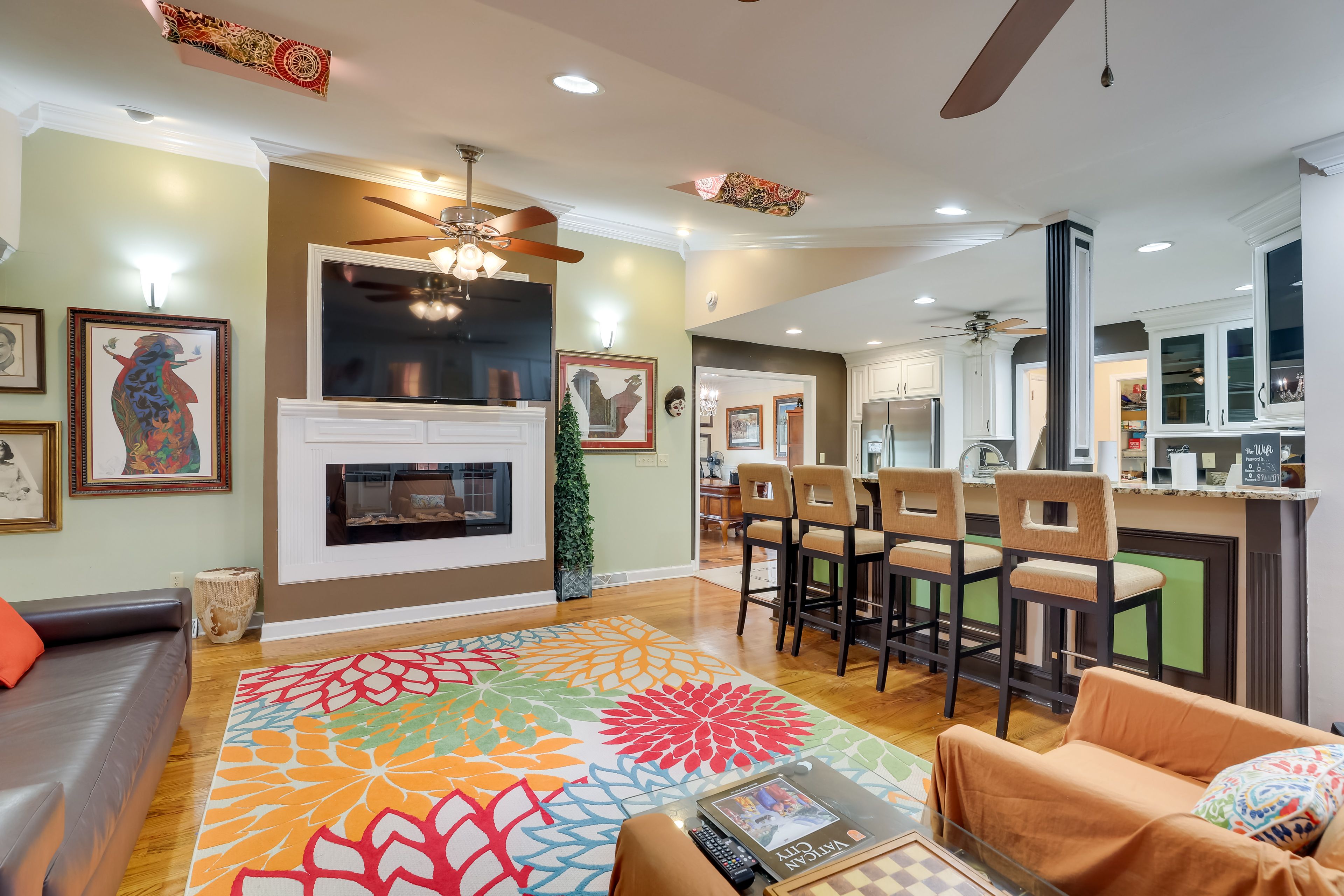 Living Room | Queen Sleeper Sofa | Smart TV | Free WiFi | Central A/C