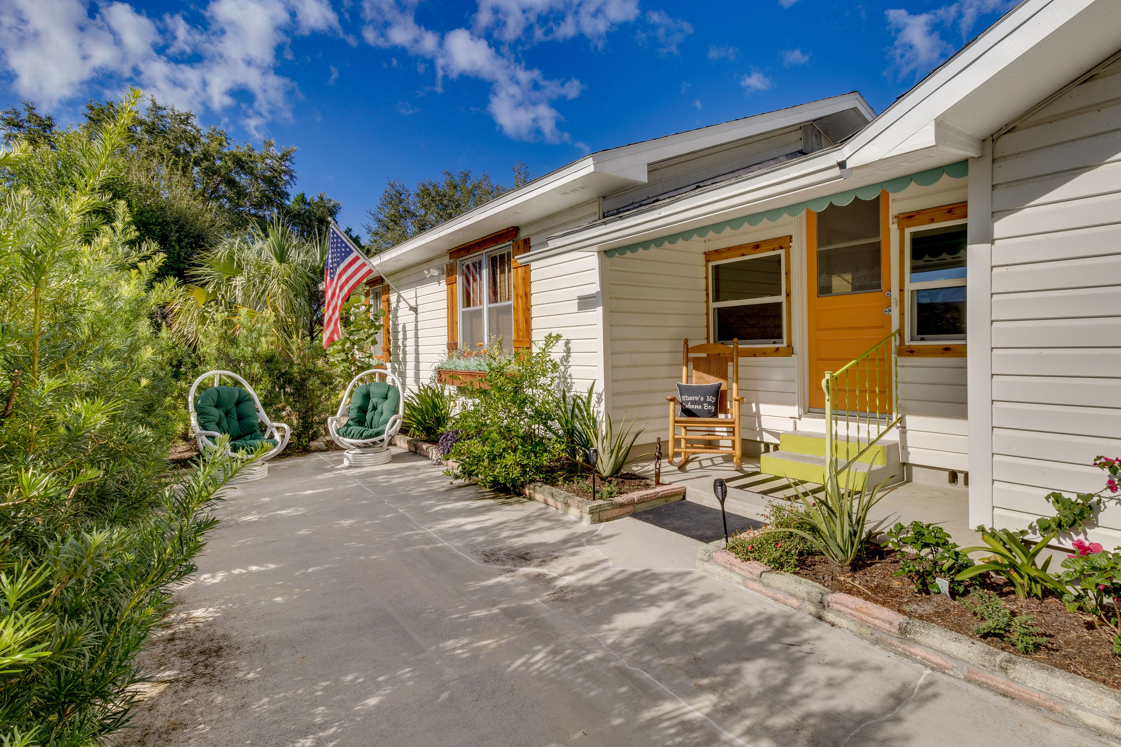 Home Exterior | Parking | Driveway (3 Vehicles)