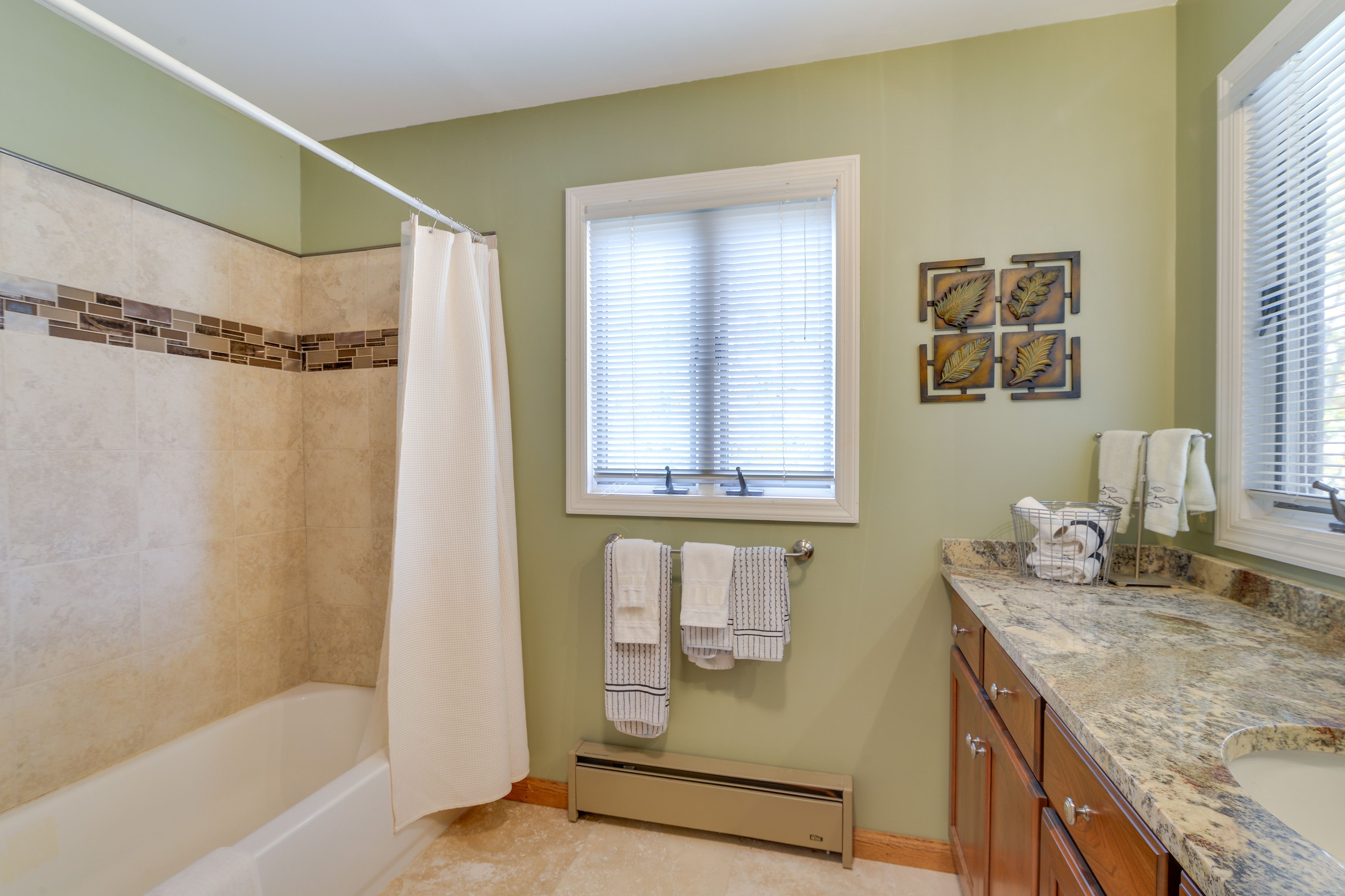Full Bathroom | 2nd Floor | Shower/Tub Combo | Hair Dryers