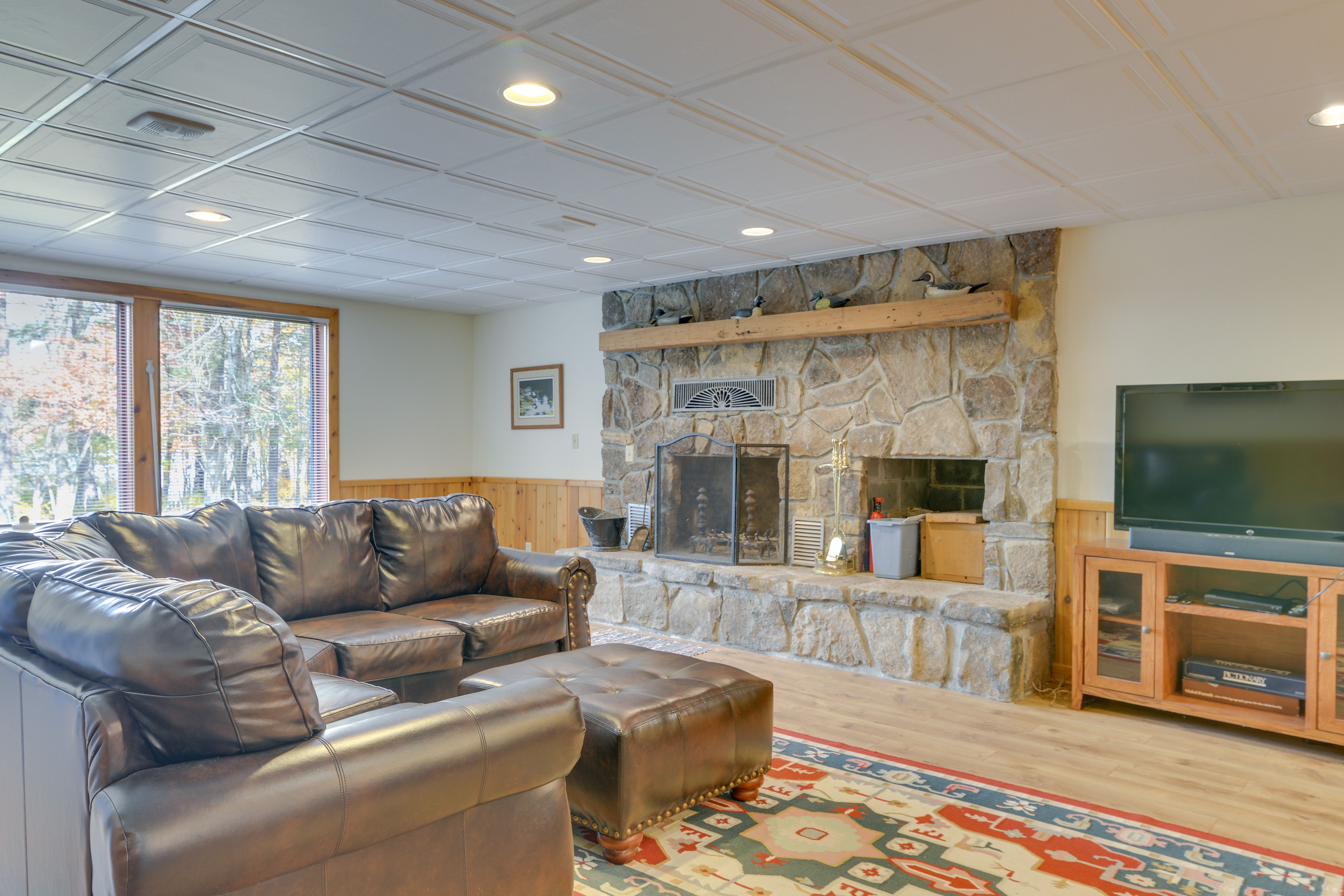 Basement Living Area | Smart TV | Fireplace