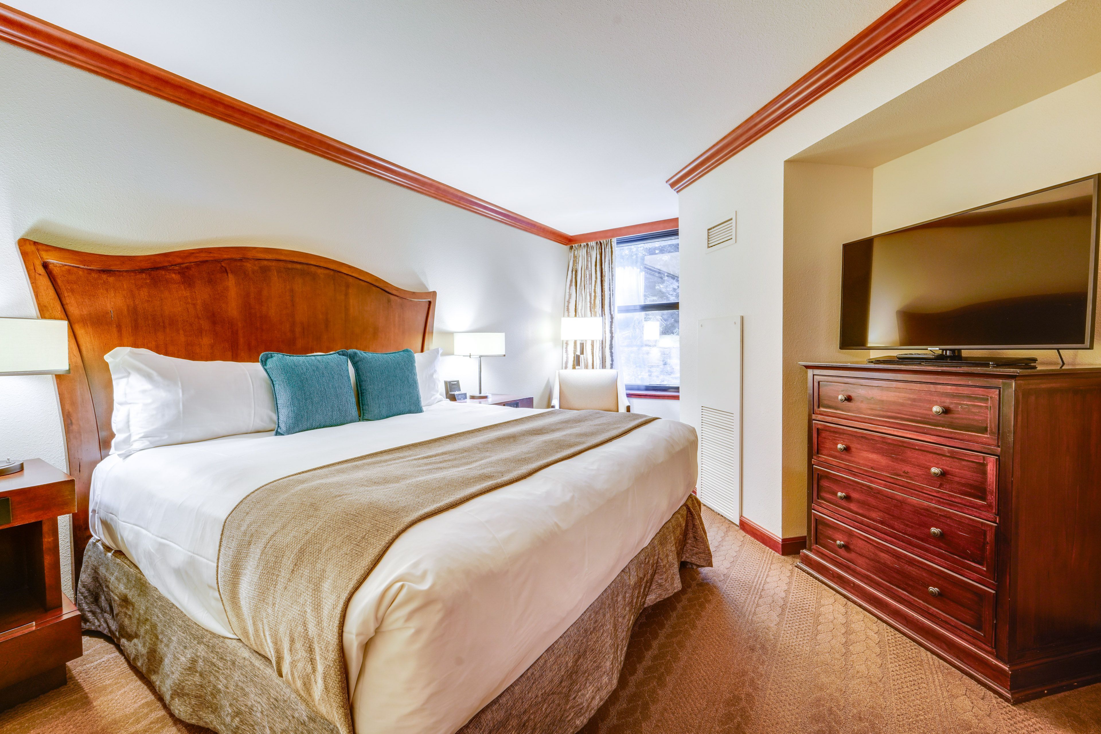 Bedroom | California King Bed | Flat-Screen Cable TV