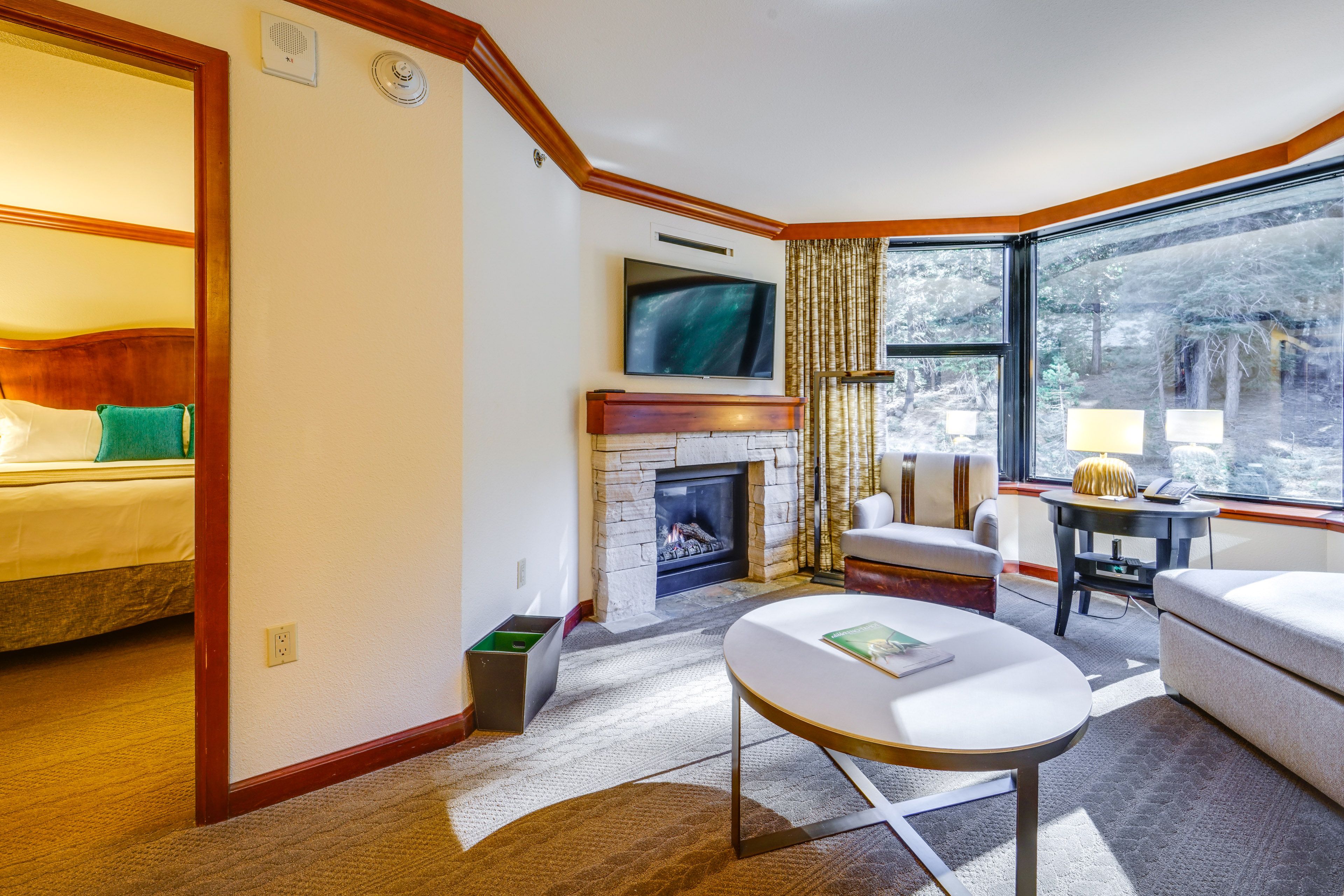Living Room | Flat-Screen Cable TV | Gas Fireplace | Central A/C & Heating