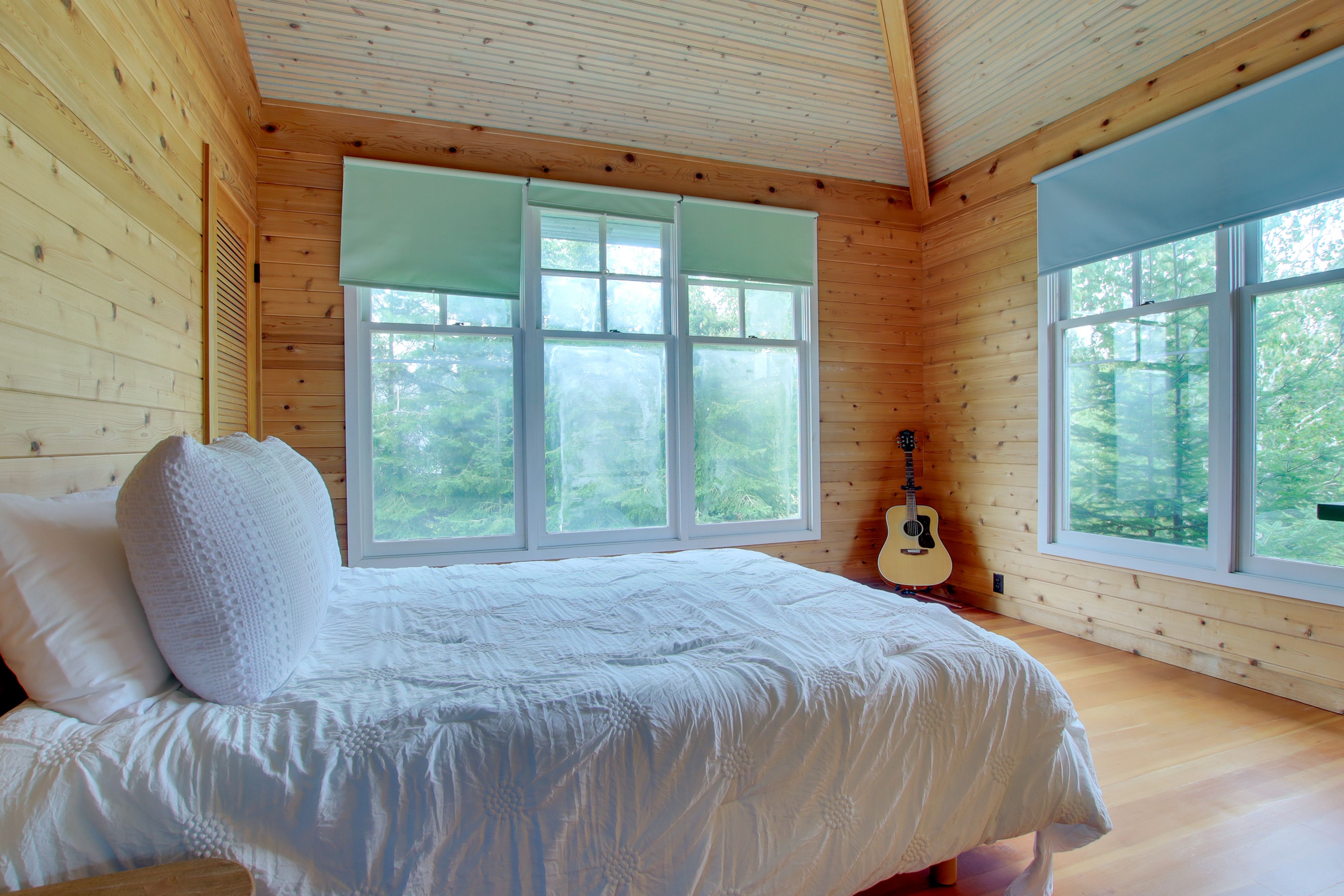 Bedroom 2 | Queen Bed