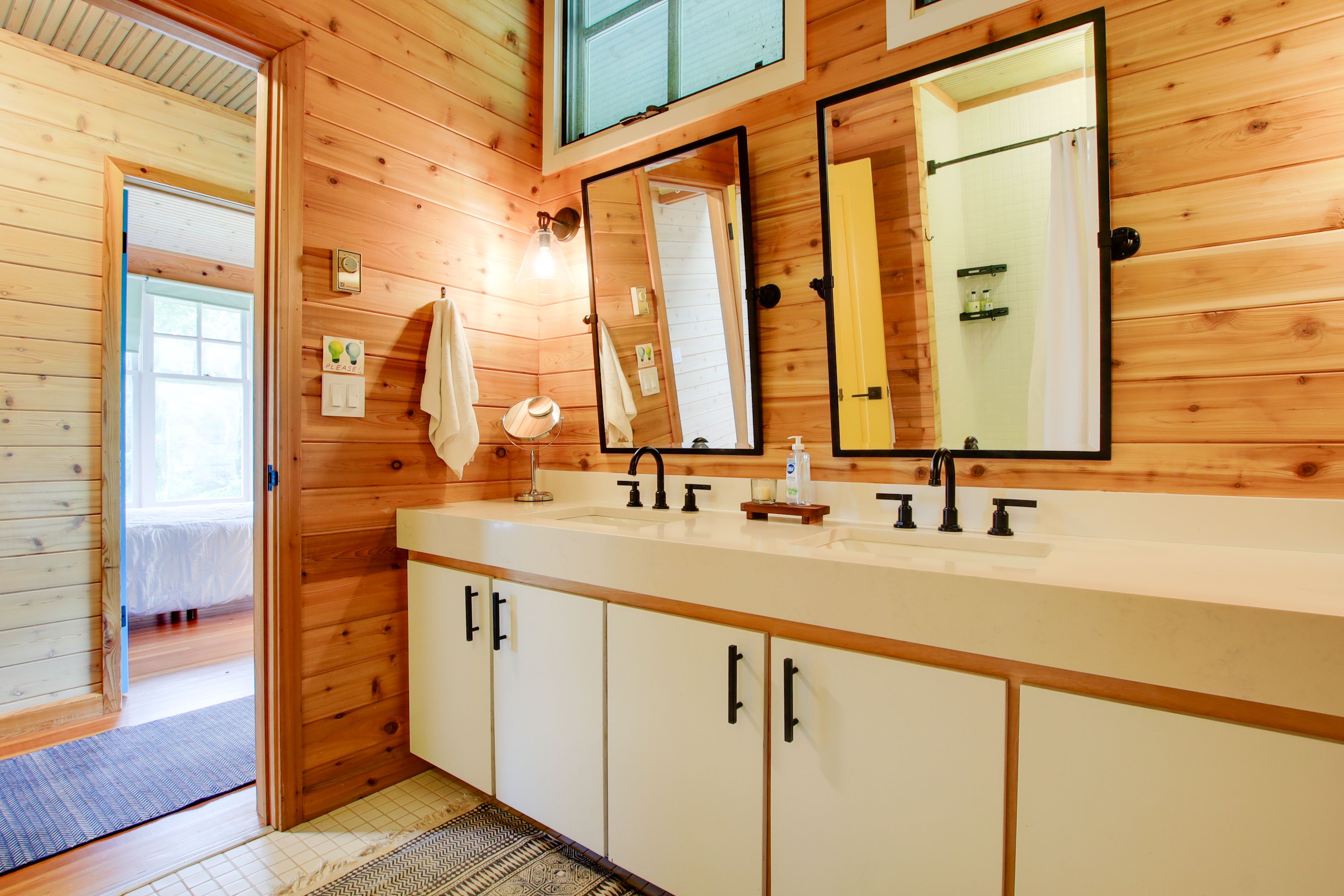 Bathroom | Complimentary Toiletries | Towels Provided