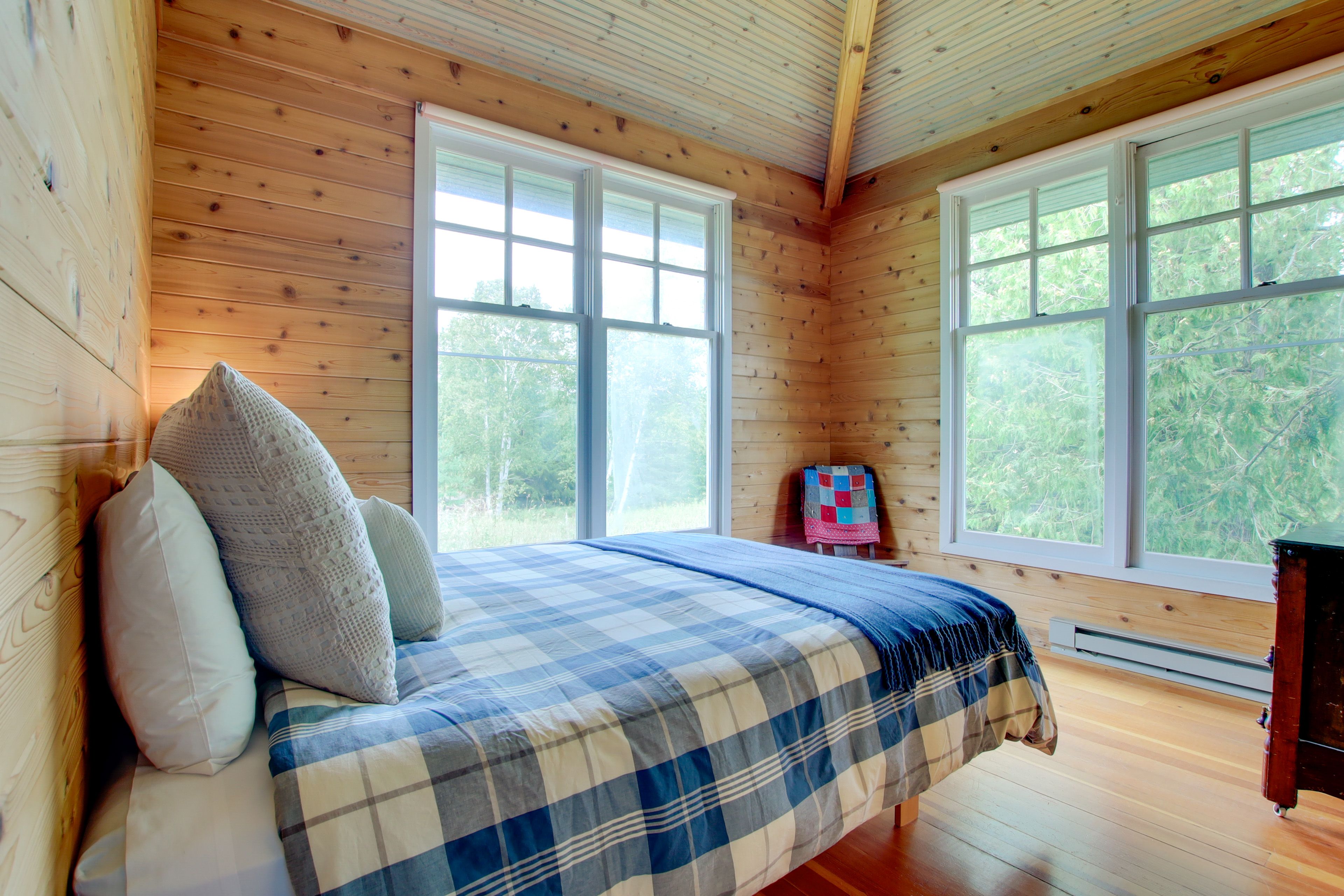 Bedroom 3 | Queen Bed