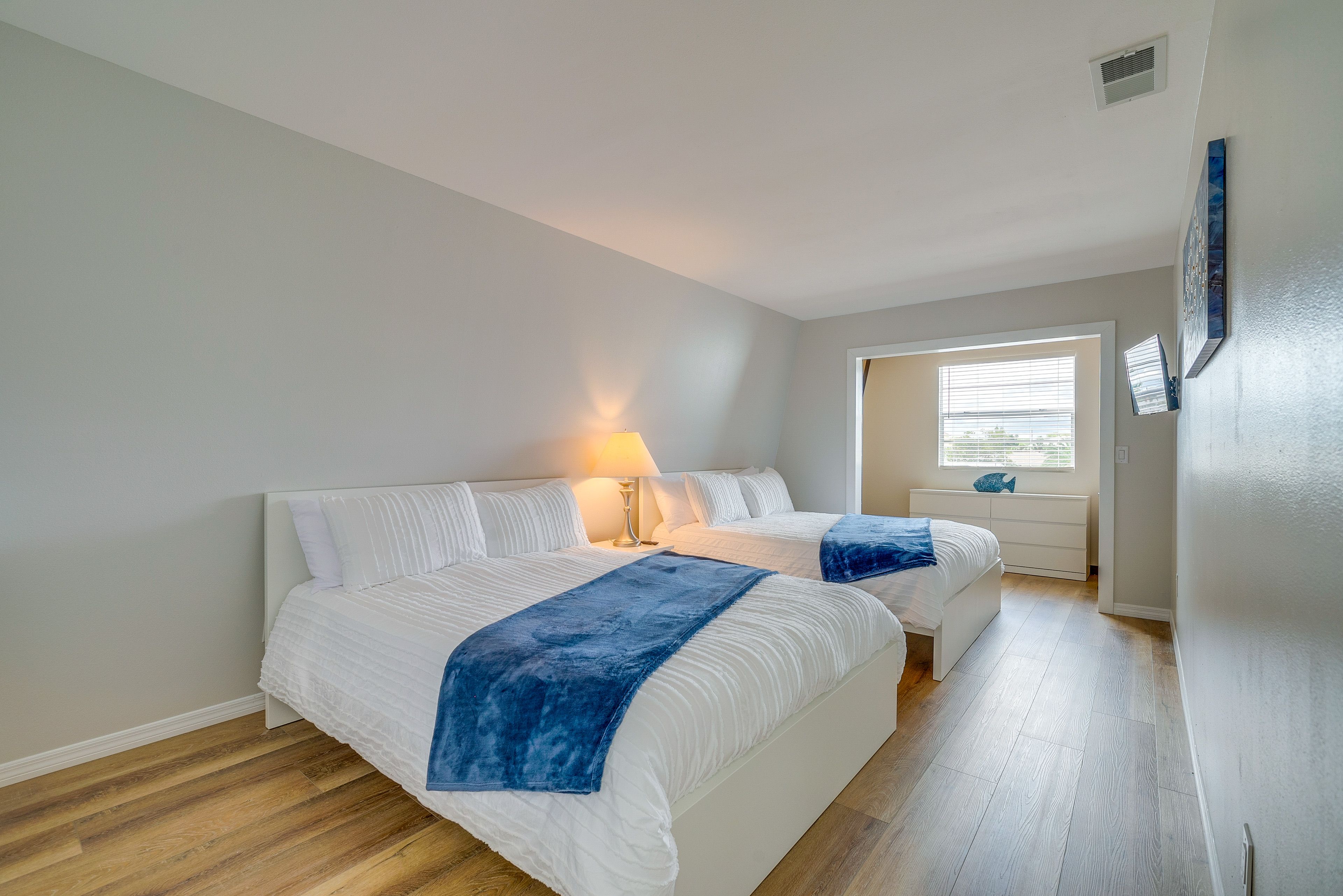 Bedroom 2 | 2 Queen Beds | Smart TV | Desk