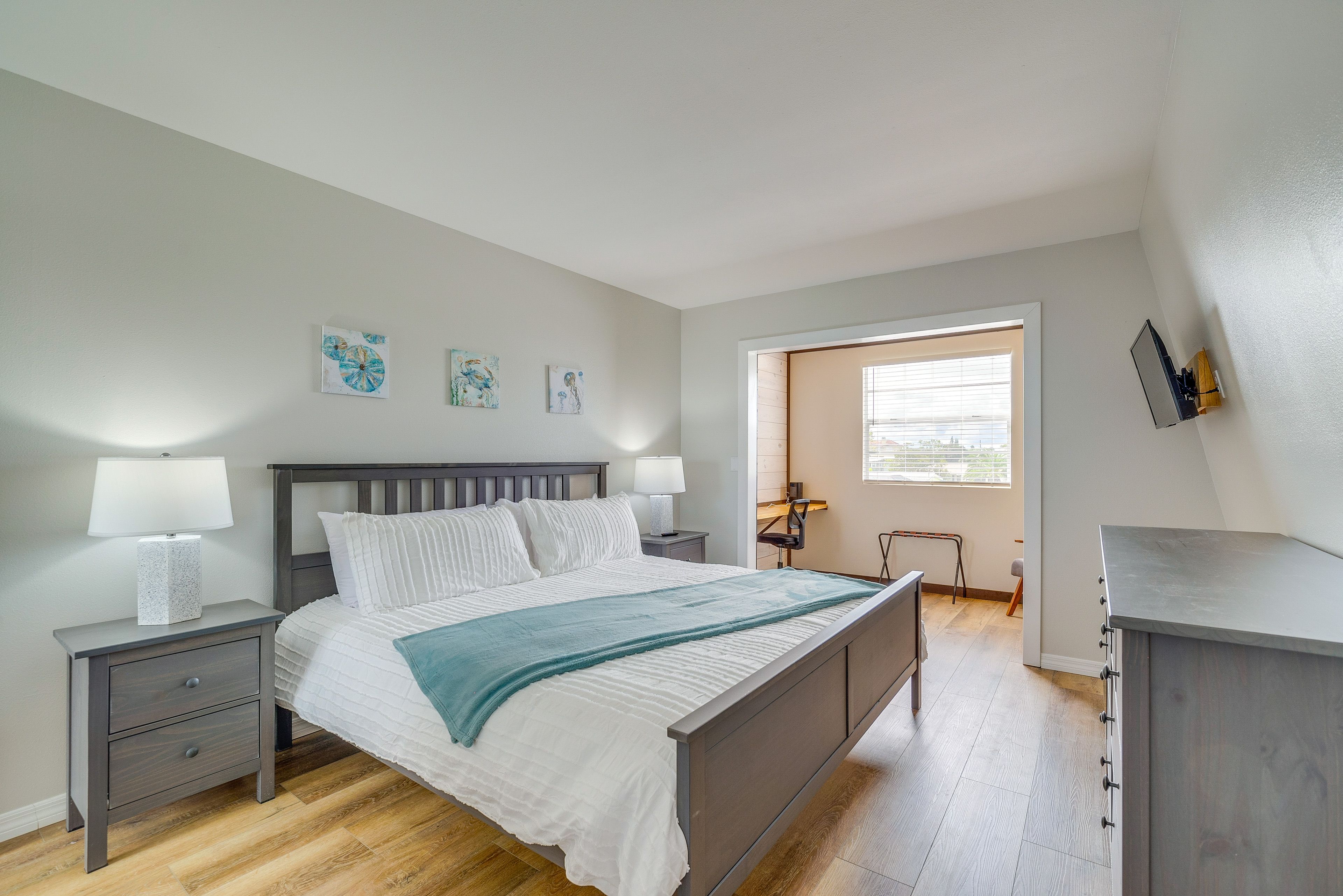 Bedroom 1 | King Bed | Smart TV | Desk