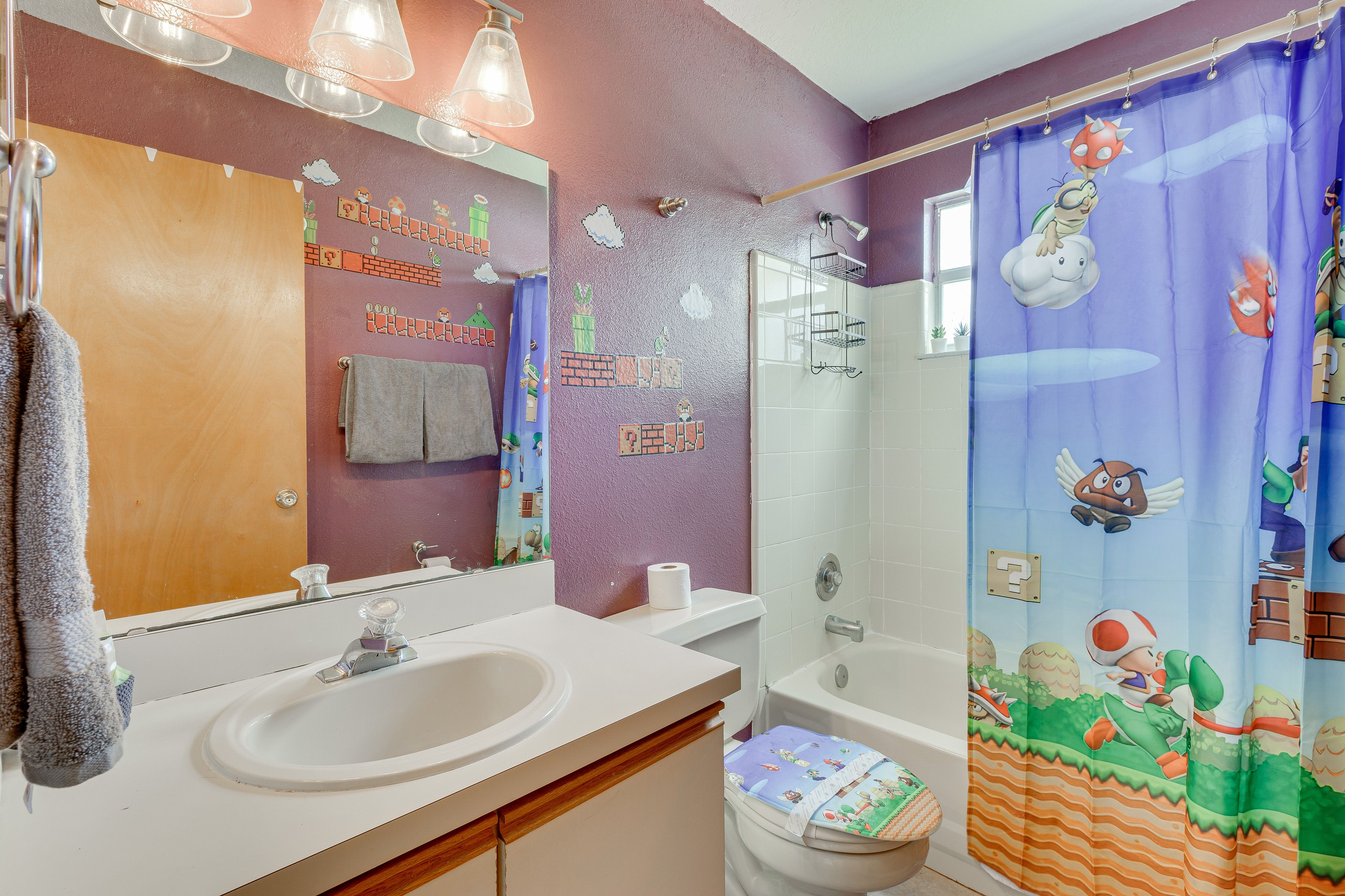 Full Bathroom | Towels Provided