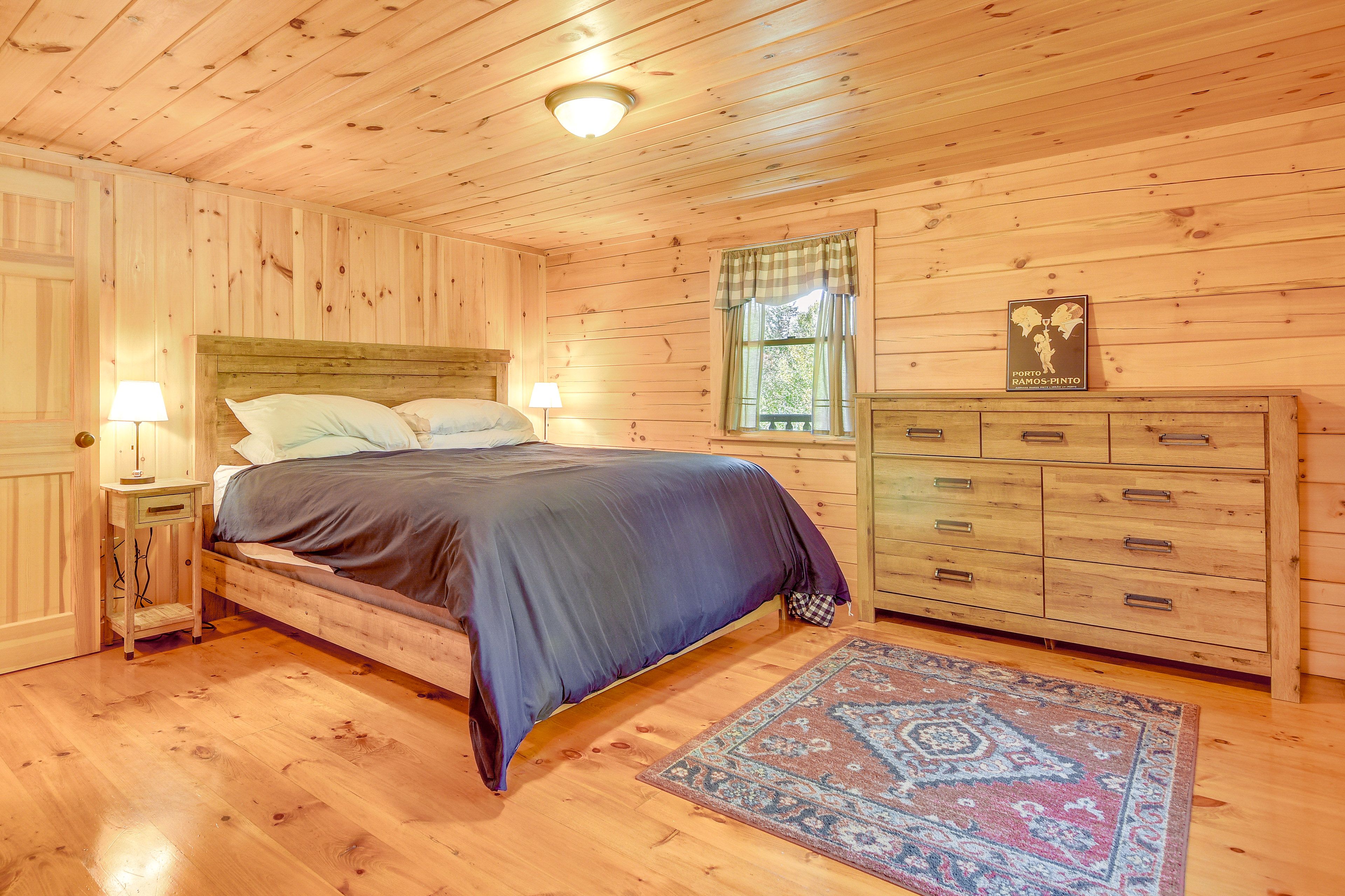 Bedroom 1 | King Bed | Linens Provided