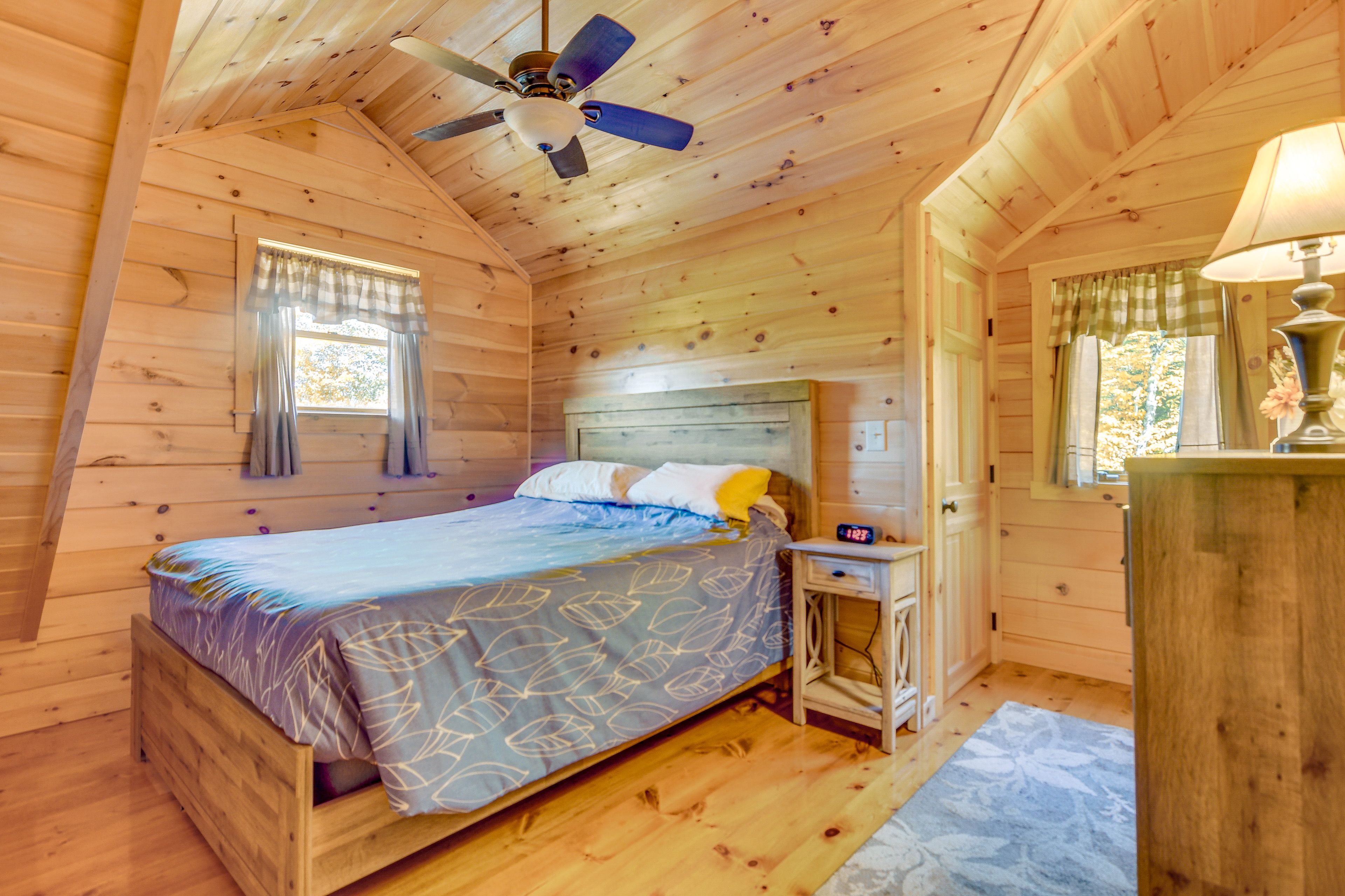 Bedroom 2 | Queen Bed
