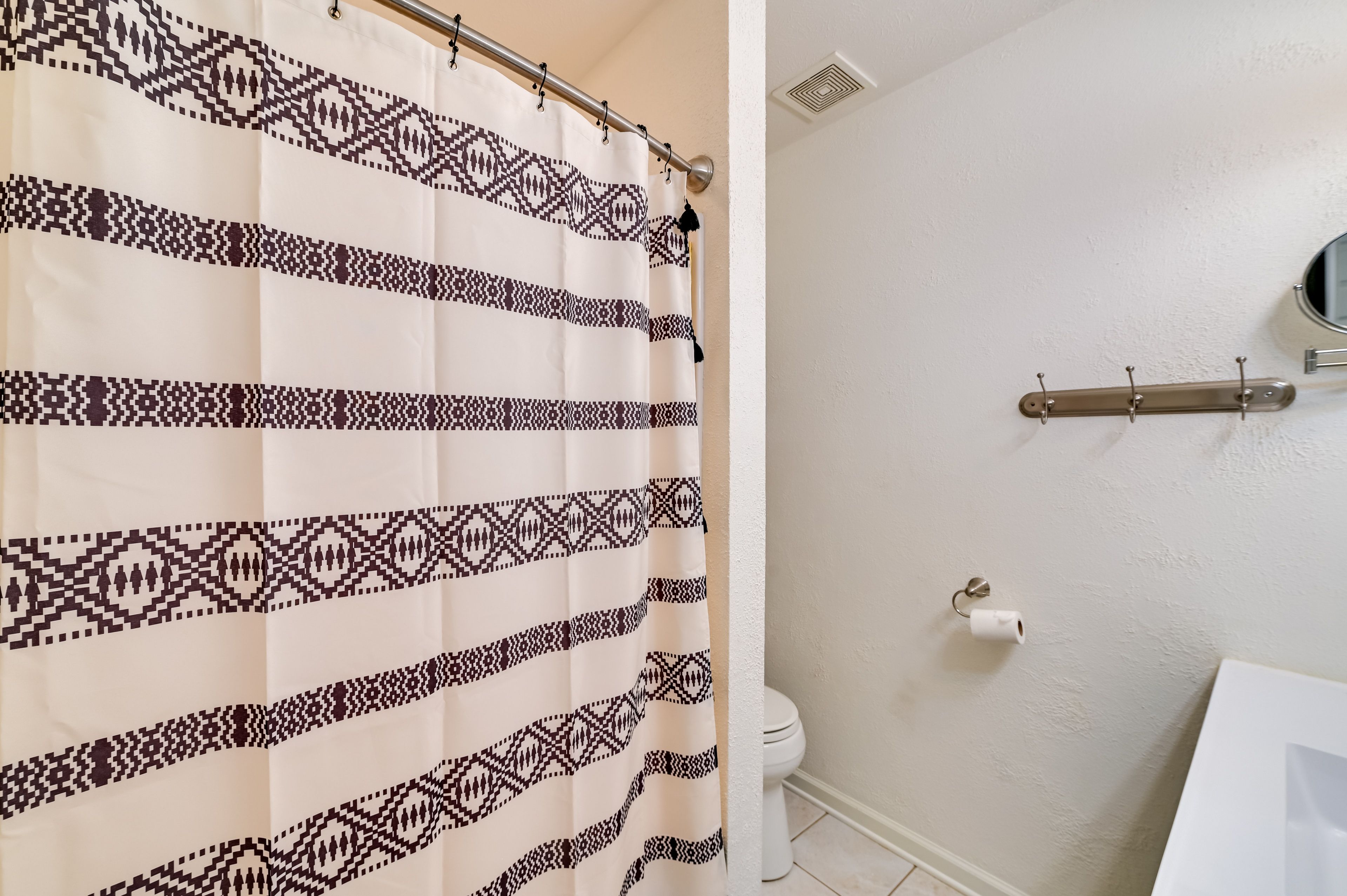 En-Suite Bathroom | Towels Provided | Complimentary Toiletries
