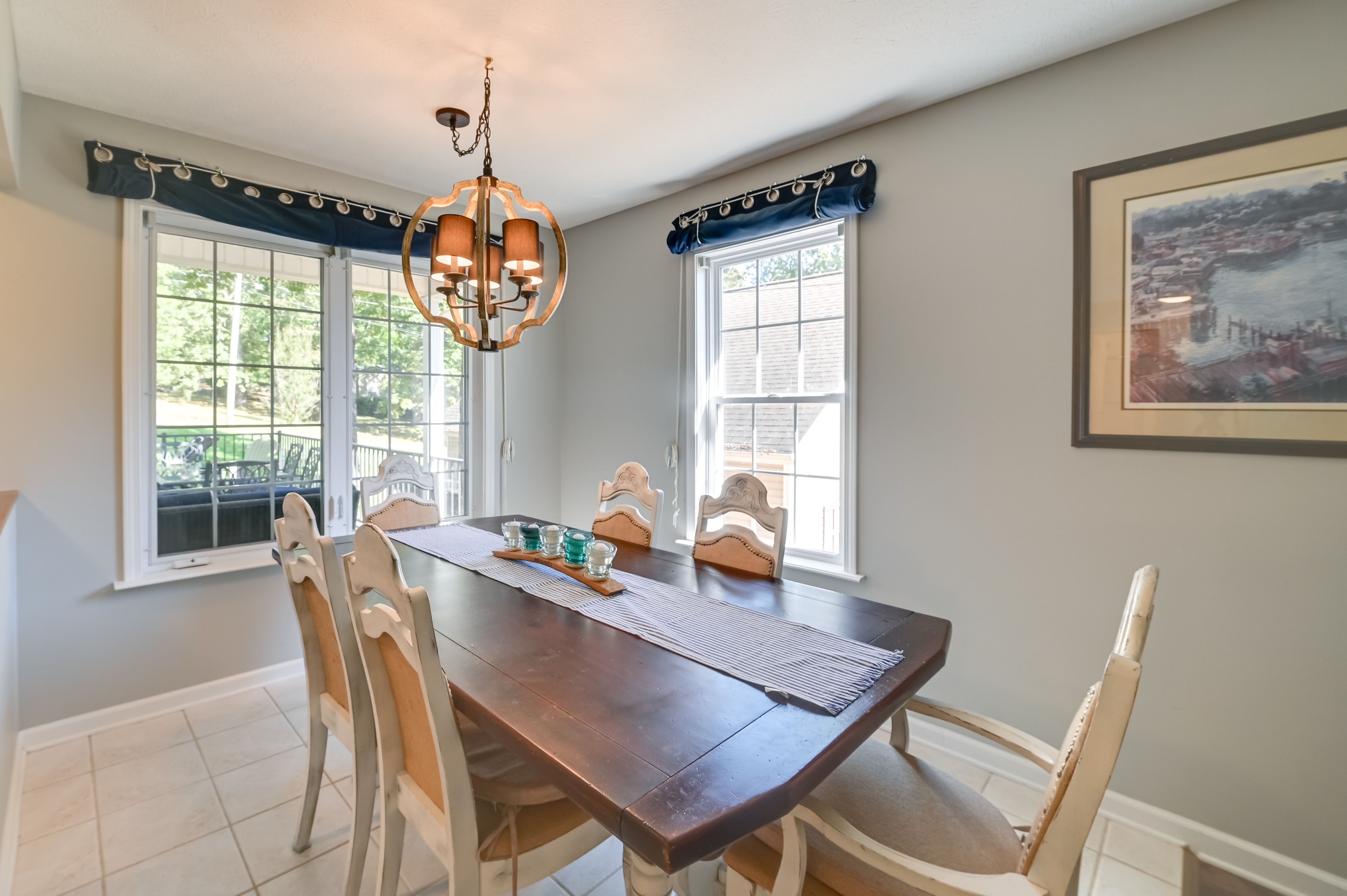 Dining Area | Dishware & Flatware Provided