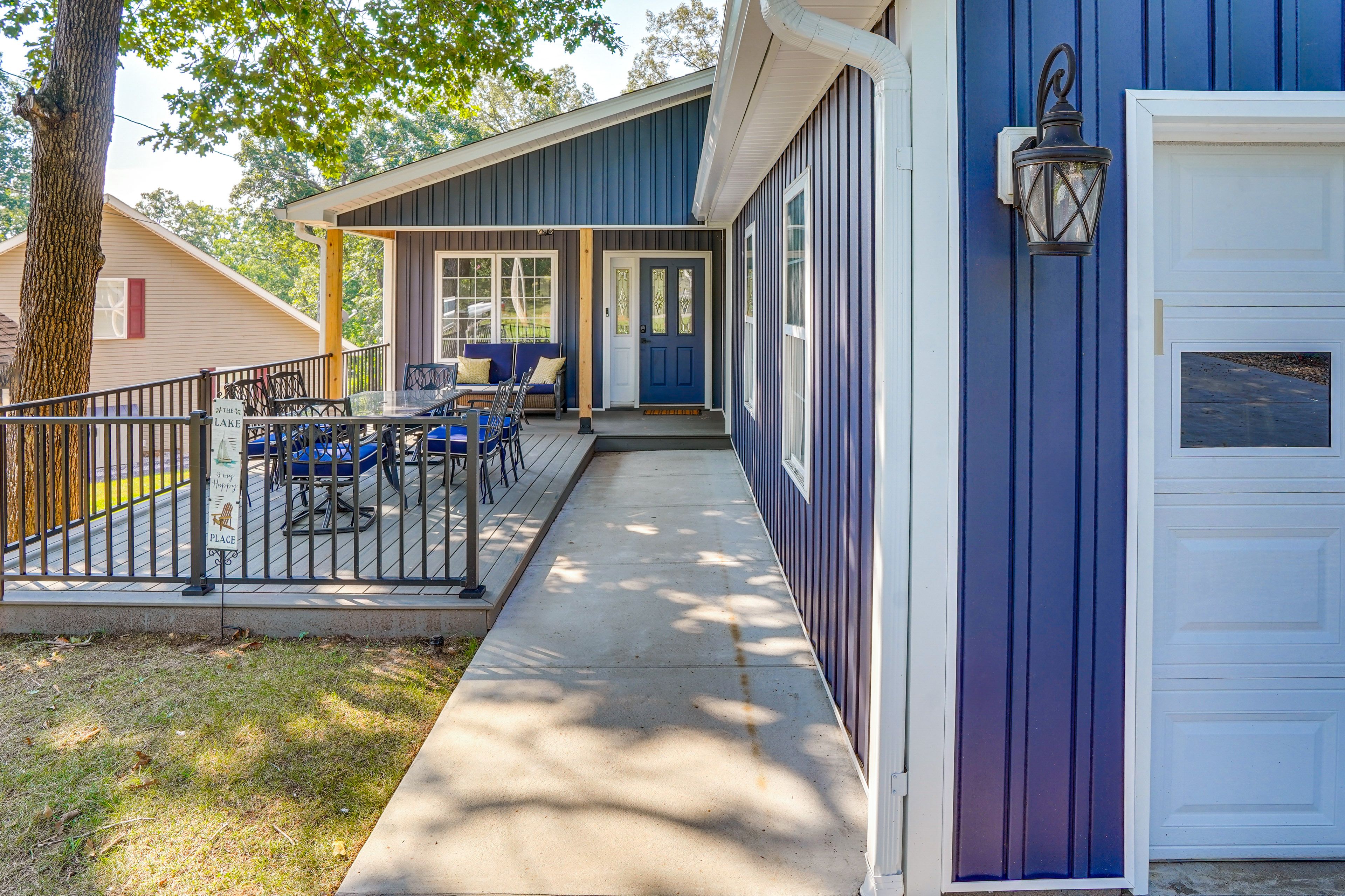 Front Deck | Dining Table