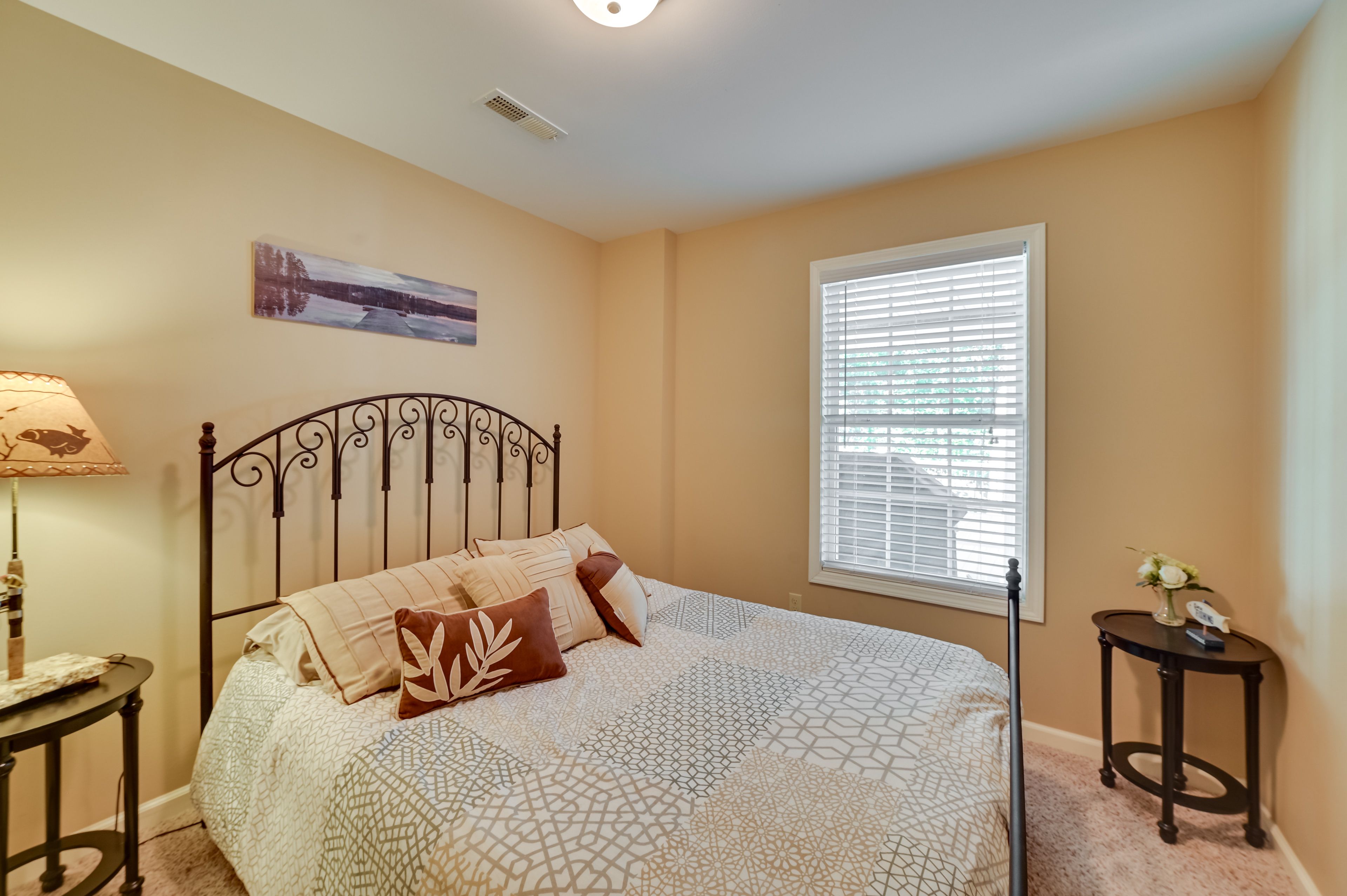 Bedroom 2 | Queen Bed