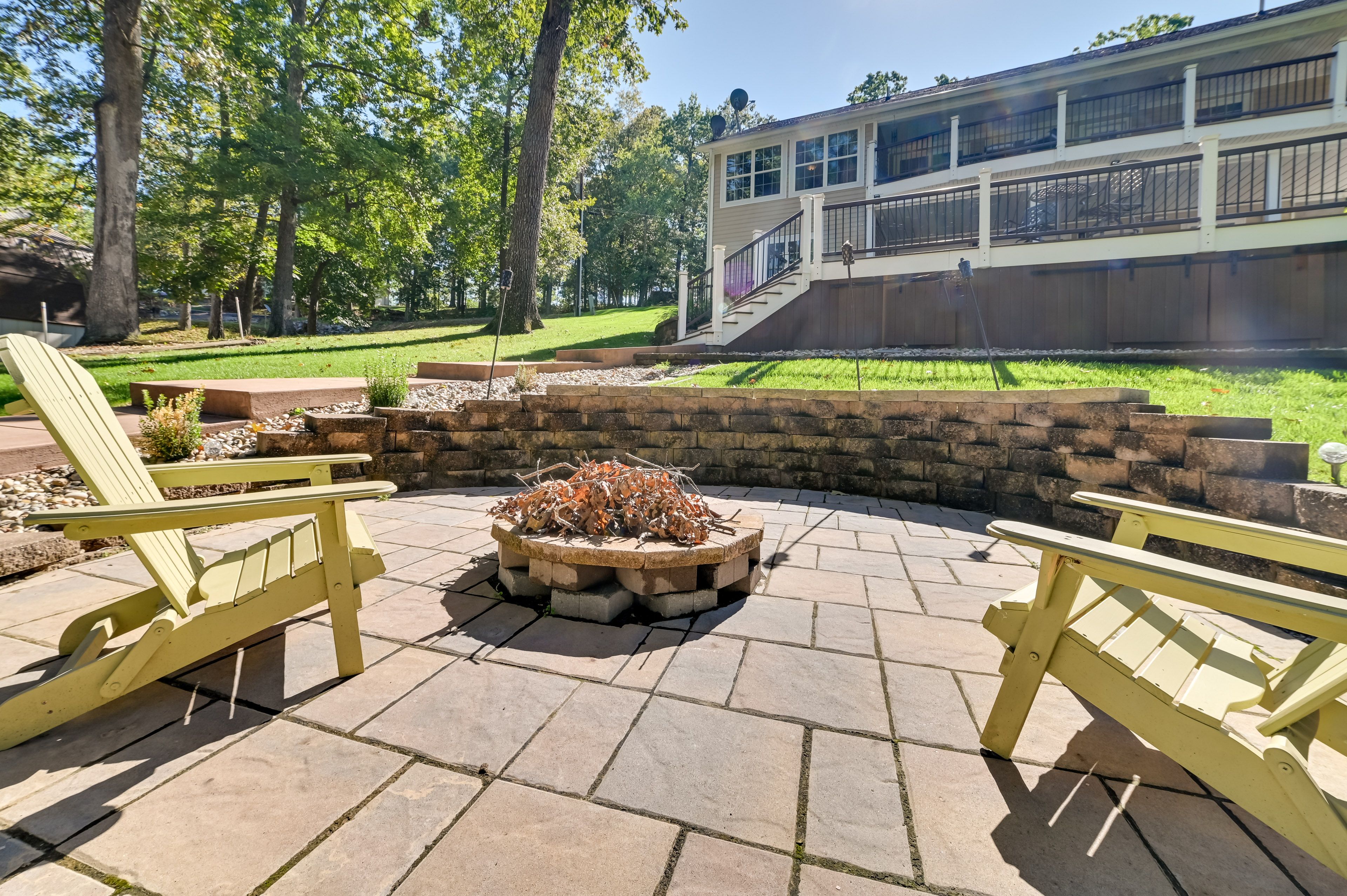 Fire Pit w/ Adirondack Chairs